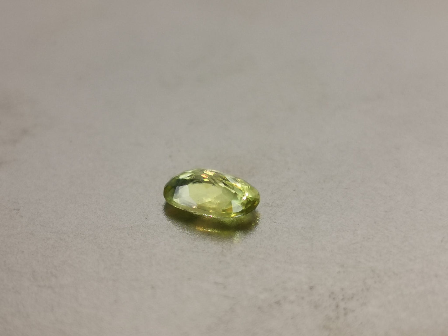 Sfene taglio ovale 0,60 ct