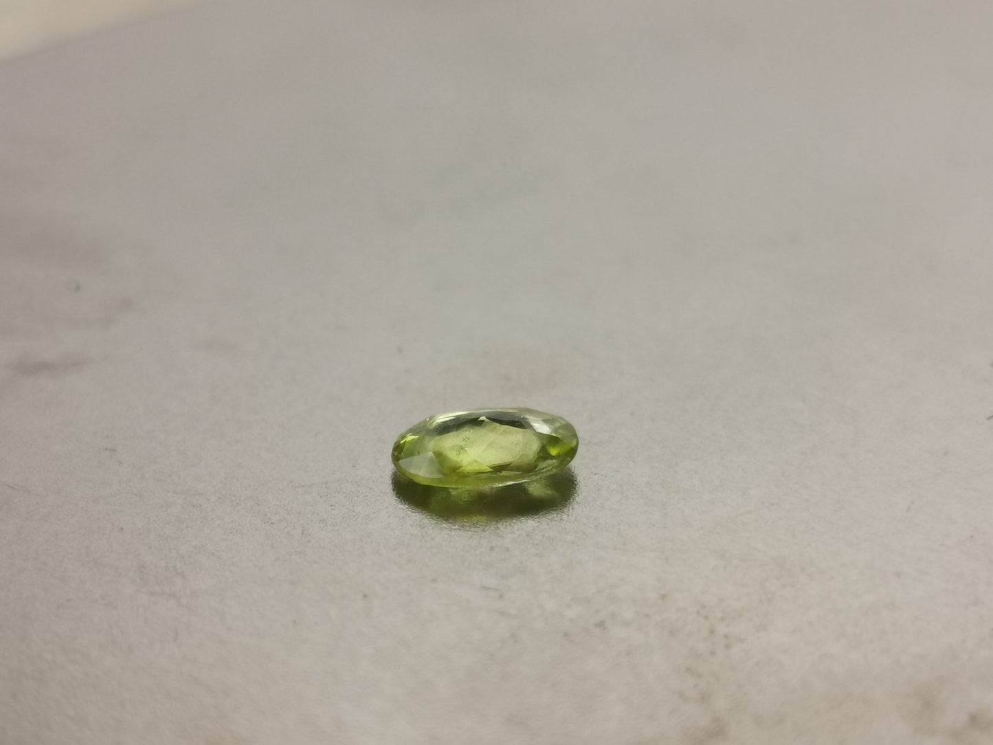 Sfene taglio ovale 0,55 ct
