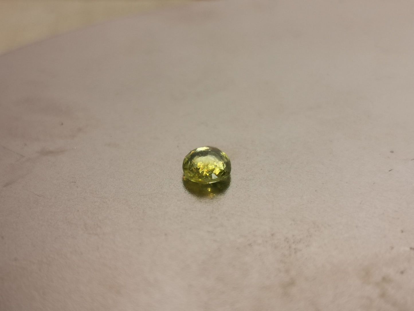 Sfene taglio ovale 0,65 ct