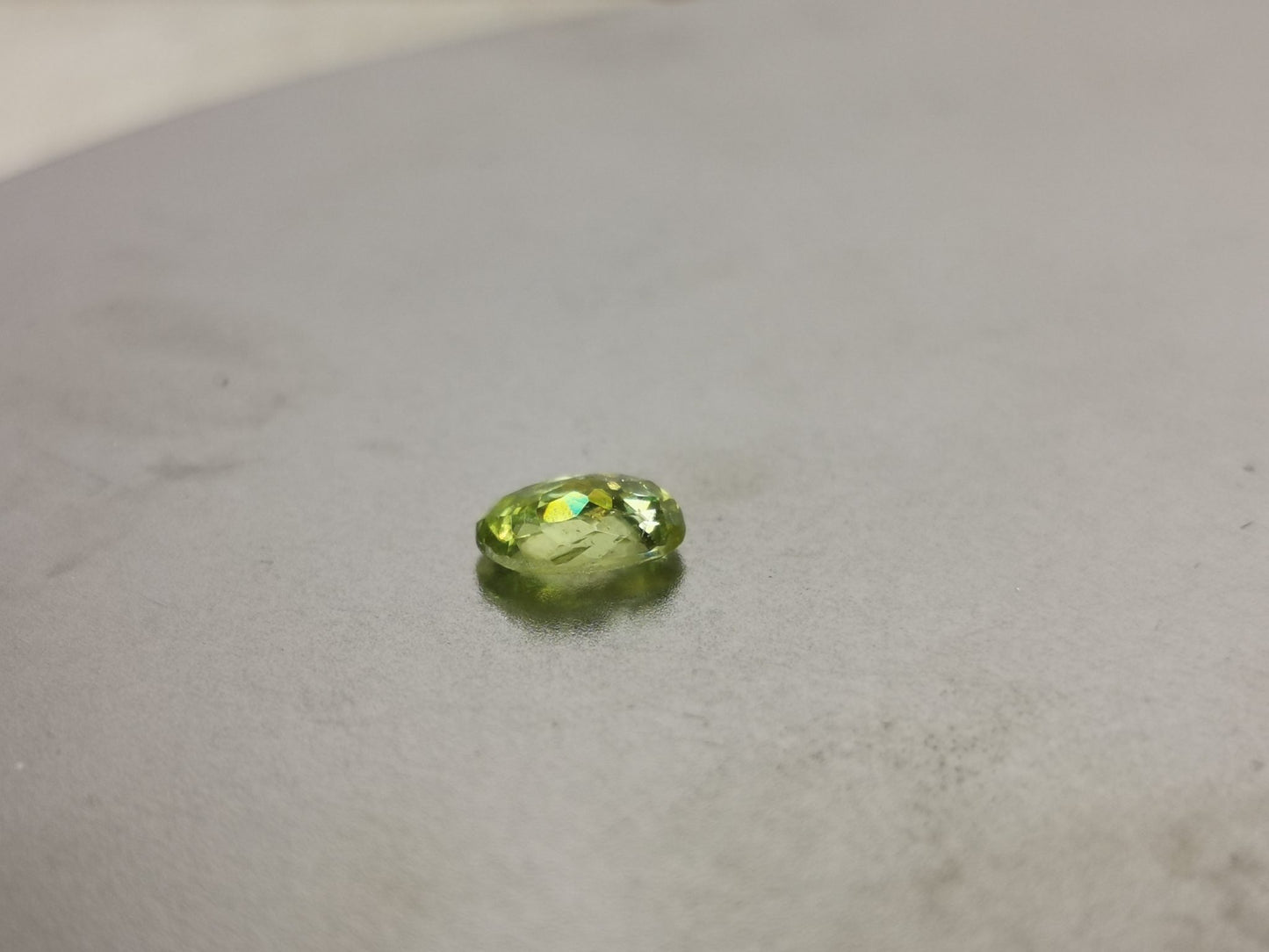 Sfene taglio ovale 0,80 ct
