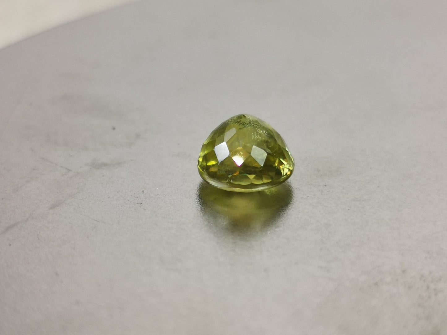 Sfene taglio rotondo 2,80 ct