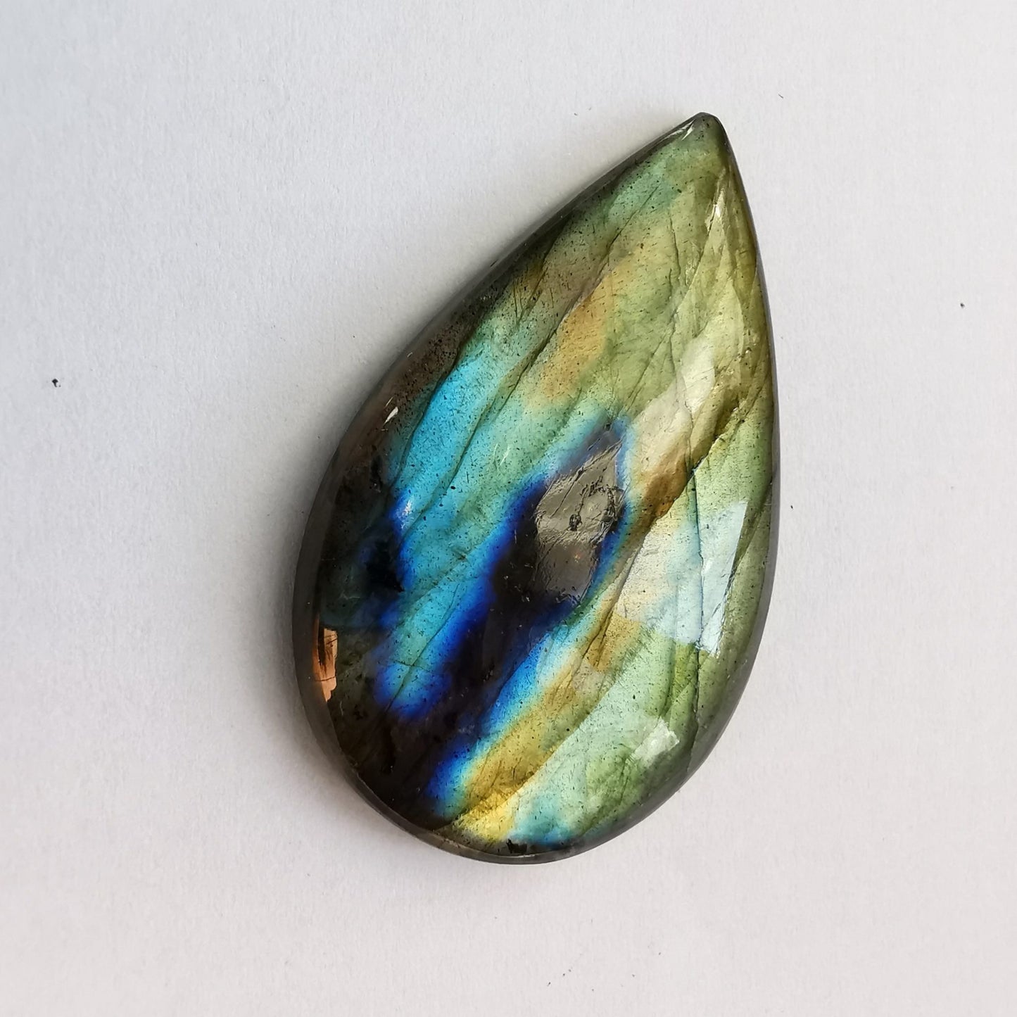 Labradorite taglio goccia cabochon 47,65 ct