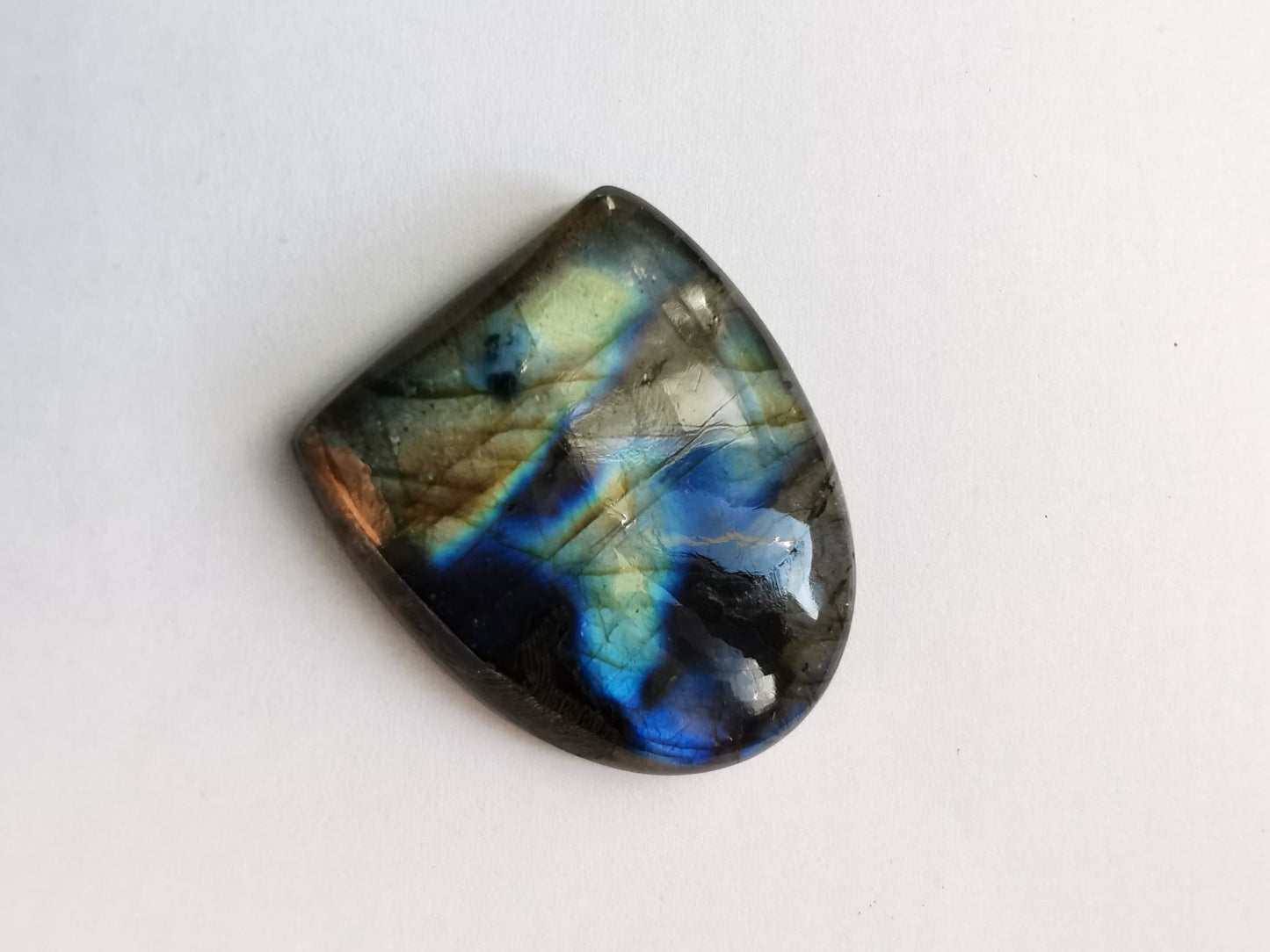 Labradorite taglio fancy cabochon 50,05 ct