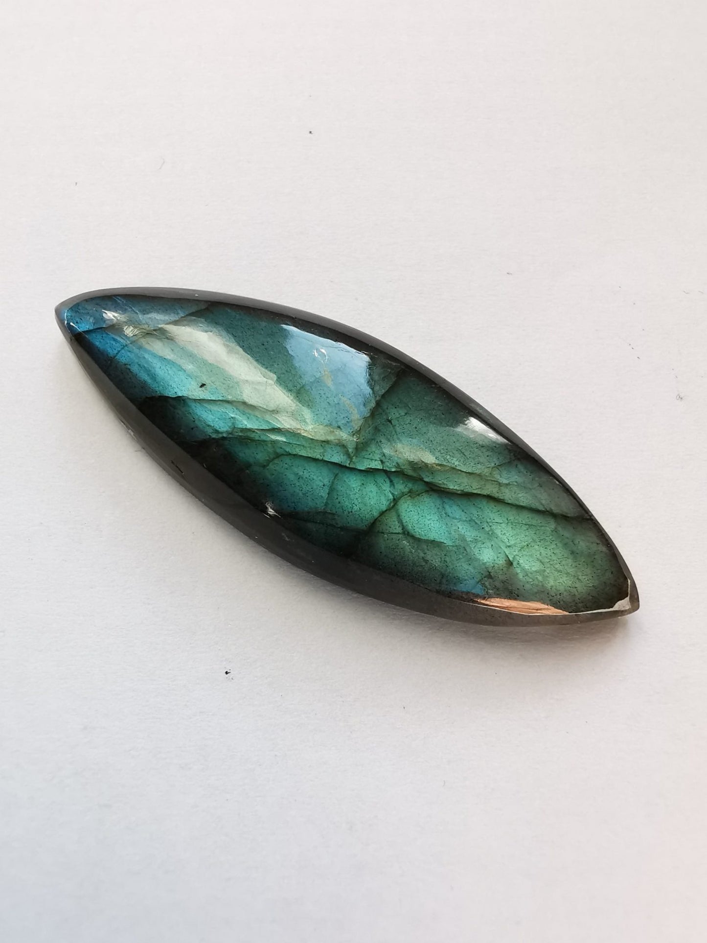 Labradorite taglio marquise cabochon 45,00 ct