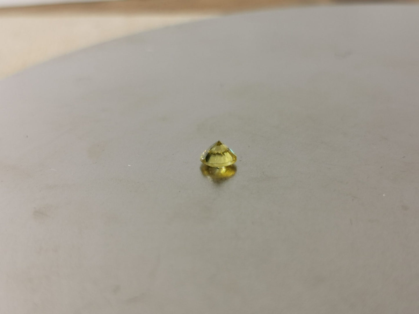 Sfene taglio brillante rotondo 0,35 ct
