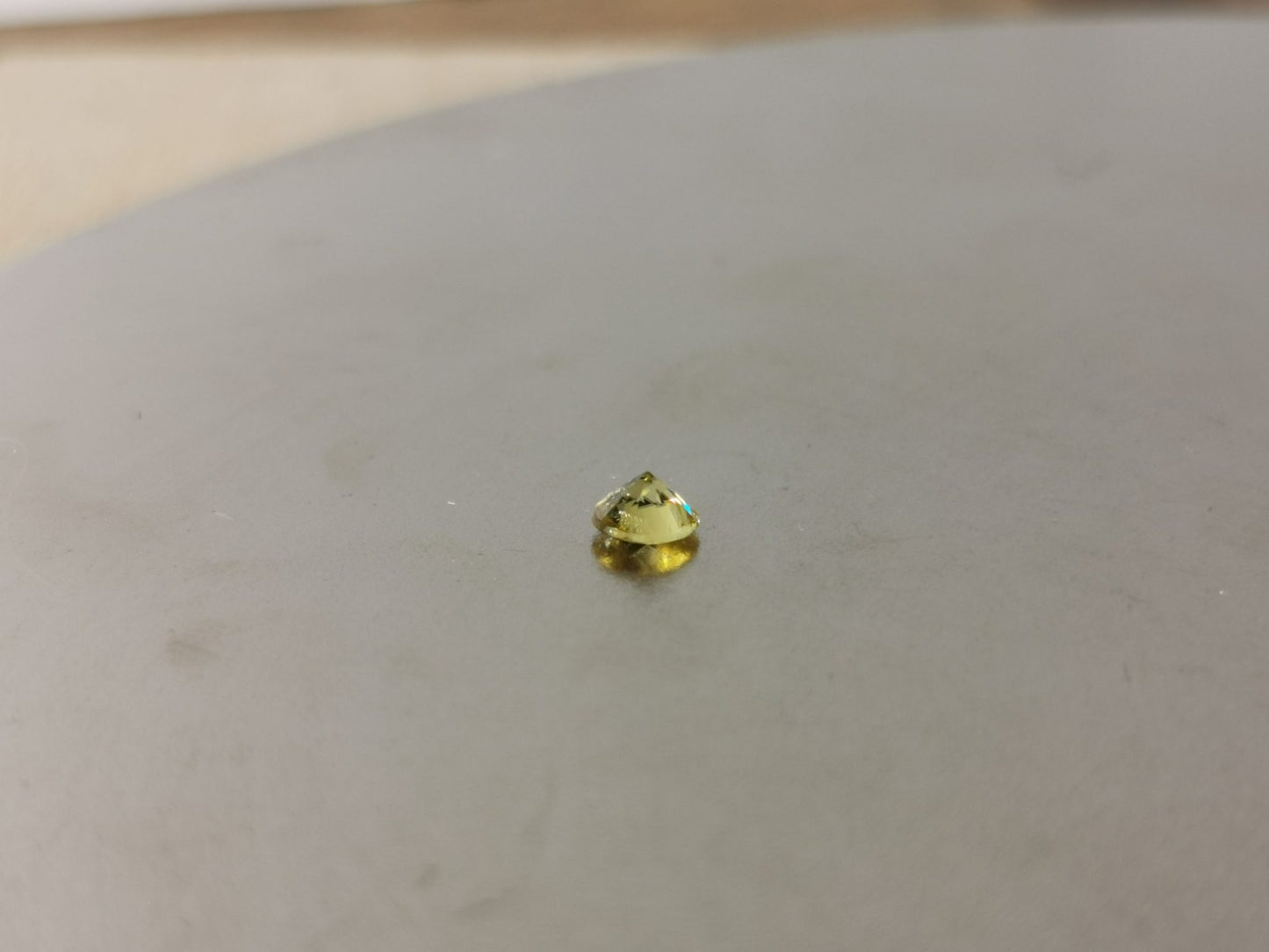 Sfene taglio brillante rotondo 0,35 ct