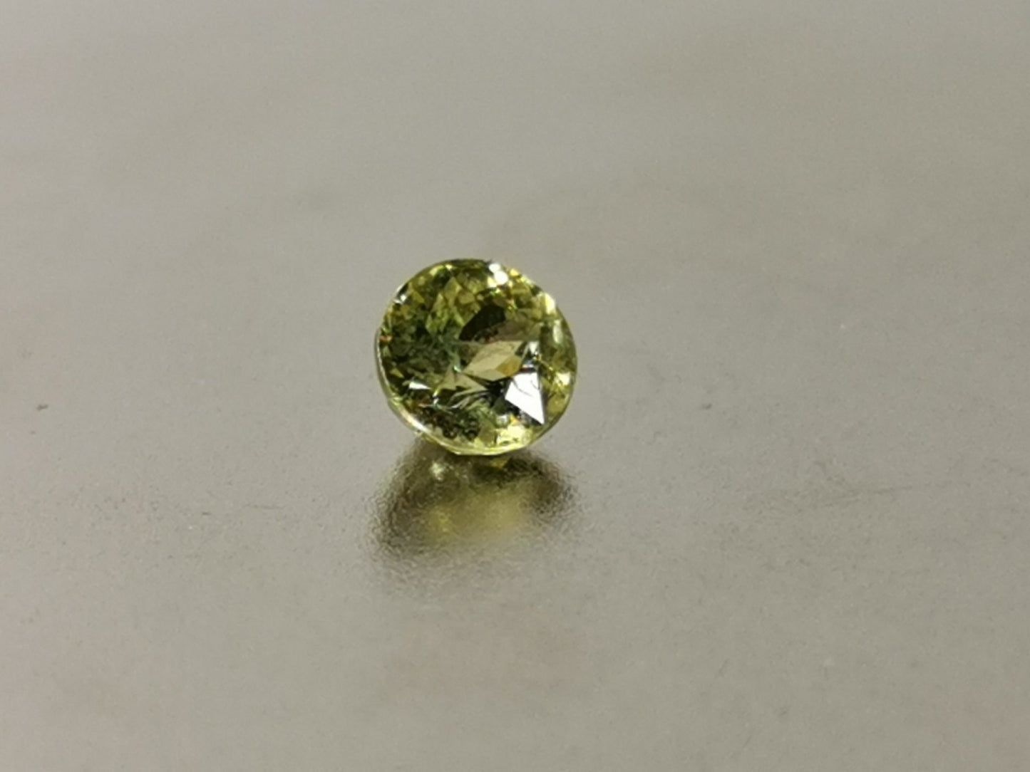 Sfene taglio rotondo 0,50 ct