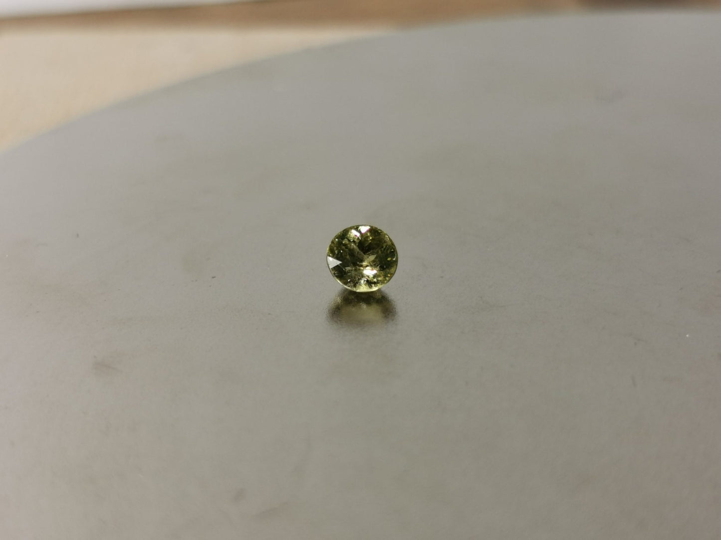 Sfene taglio rotondo 0,50 ct