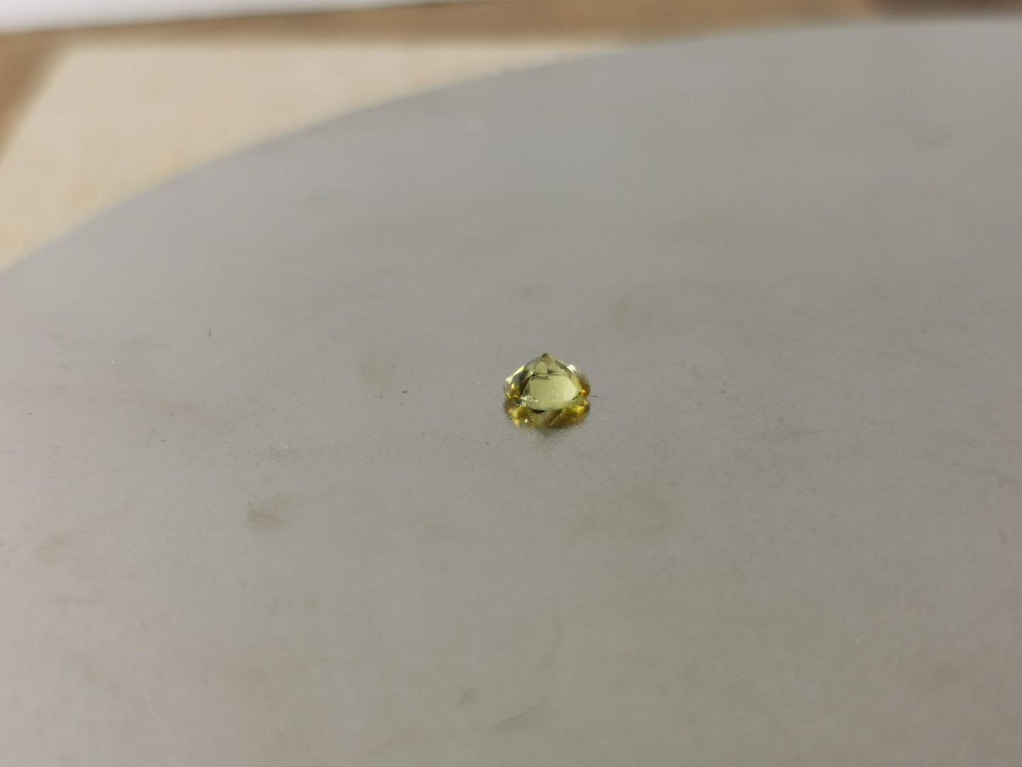 Sfene taglio brillante rotondo 0,35 ct