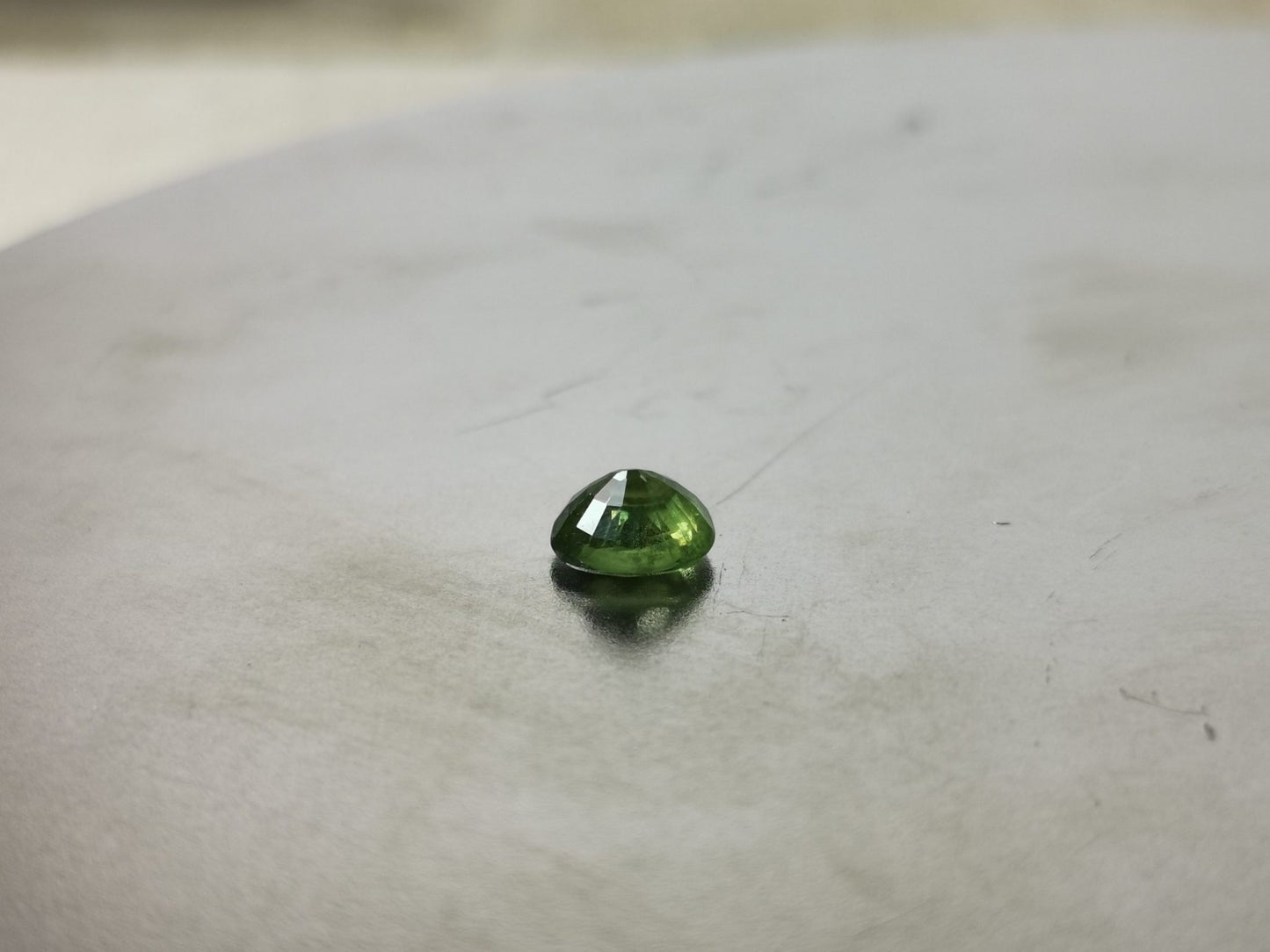Zaffiro verde taglio ovale 1,15 ct