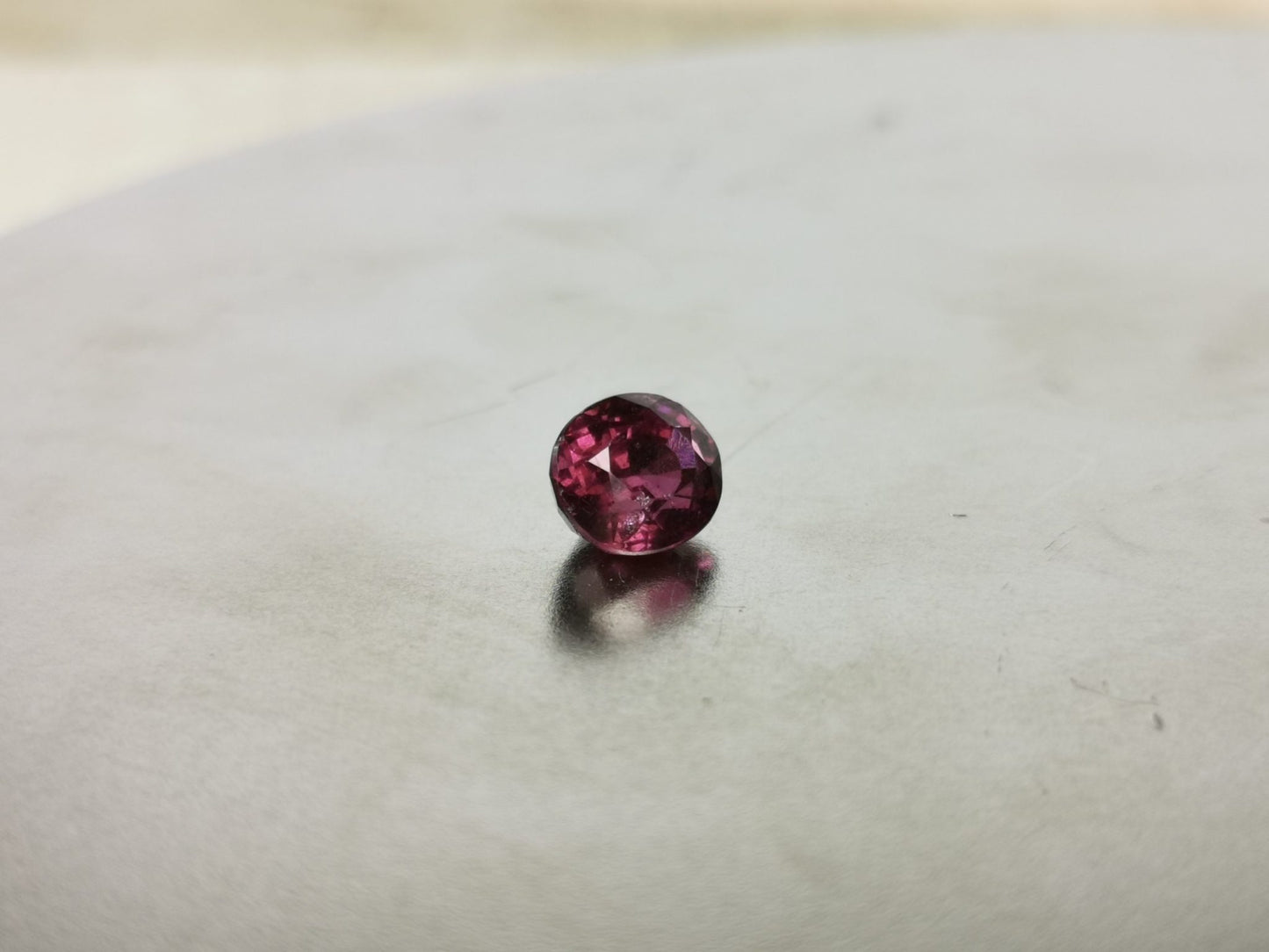 Granato Rodolite taglio ovale 2,04 ct