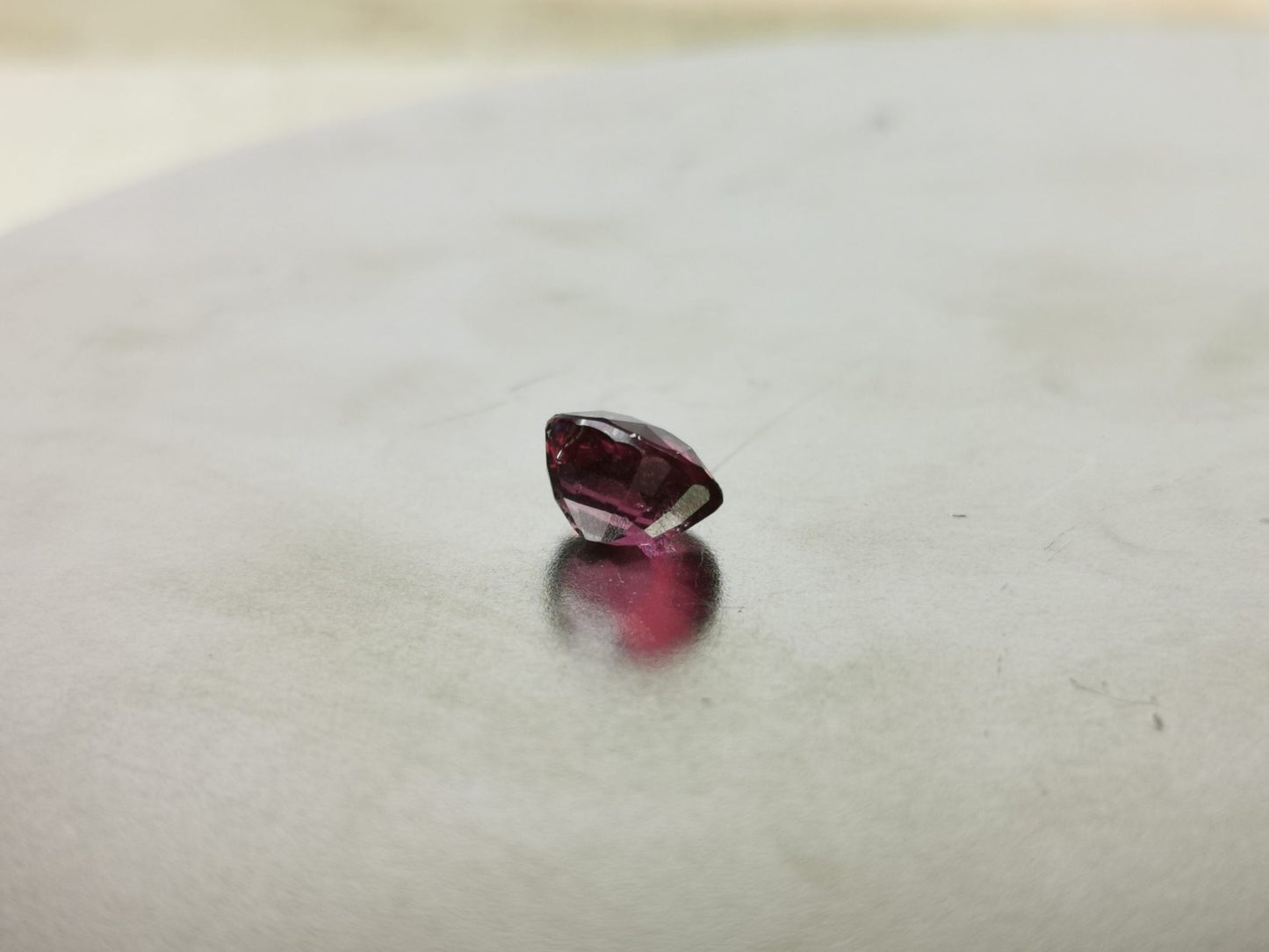 Granato Rodolite taglio ovale 2,04 ct