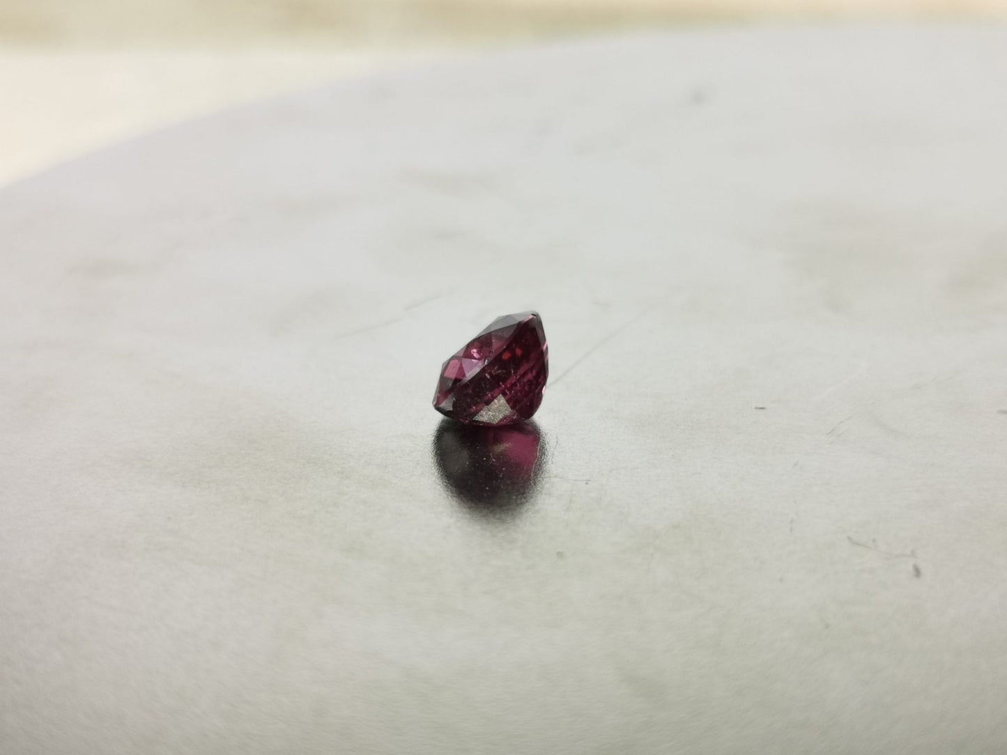 Granato Rodolite taglio ovale 2,04 ct