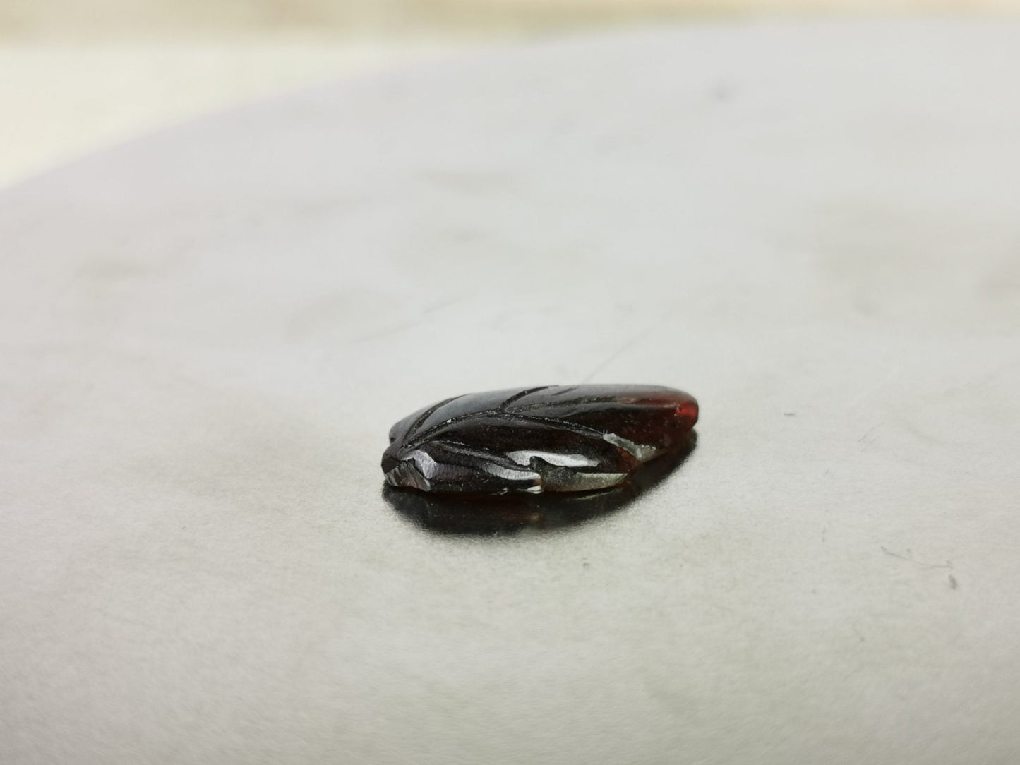 Granato Almandino intaglio a foglia 4,00 ct