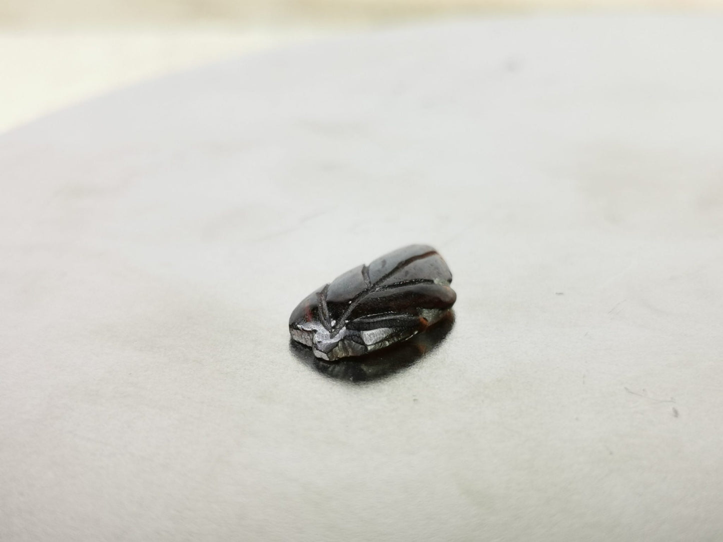Granato Almandino intaglio a foglia 4,00 ct