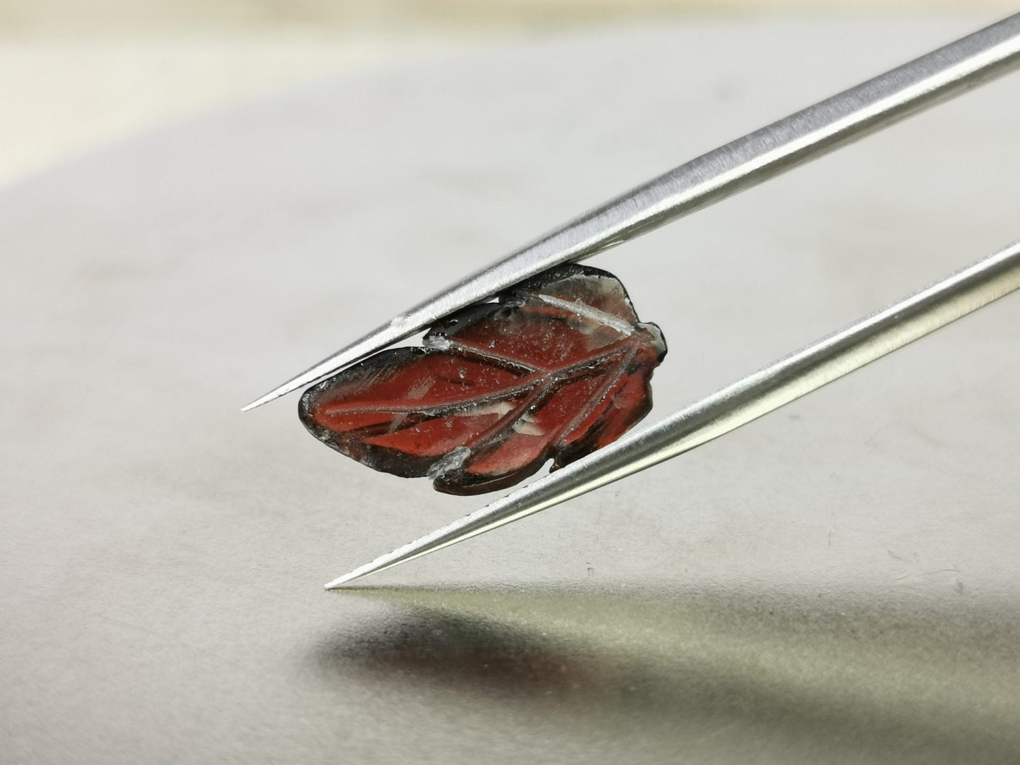 Granato Almandino intaglio a foglia 4,00 ct