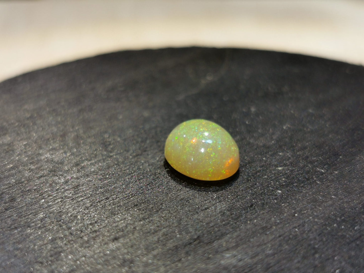 Opale taglio ovale cabochon 2,15 ct