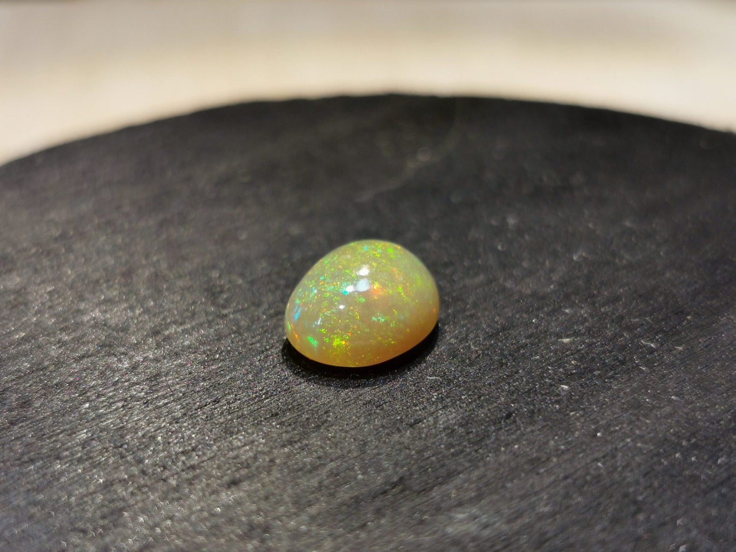 Opale taglio ovale cabochon 2,15 ct