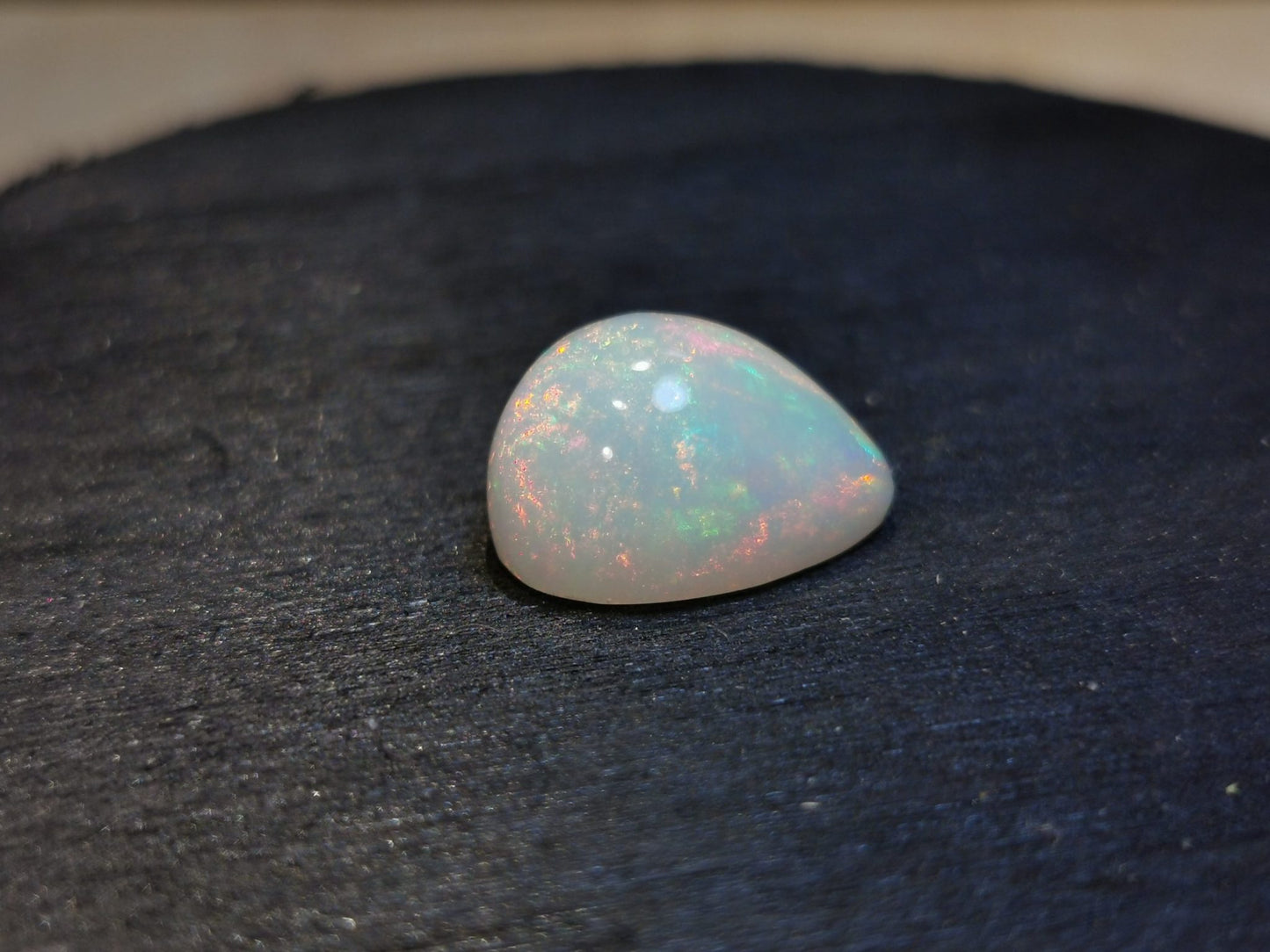 Opale taglio goccia cabochon 5,70 ct