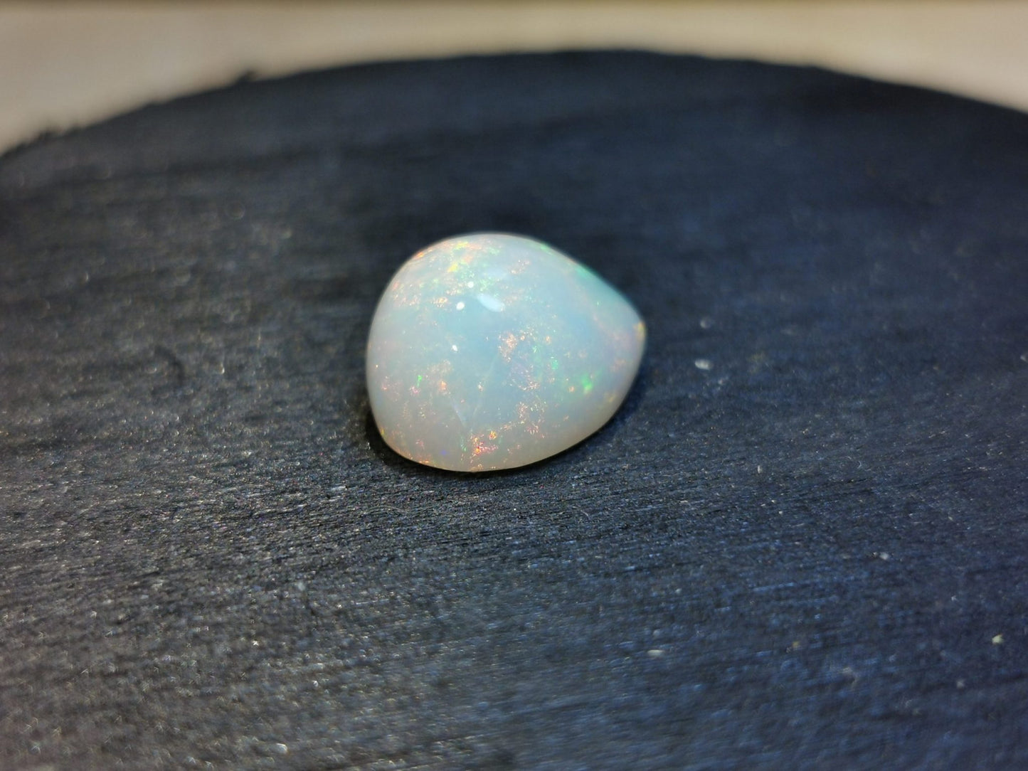 Opale taglio goccia cabochon 5,70 ct