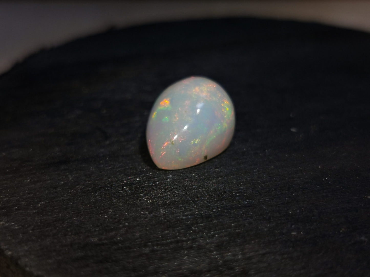 Opale taglio goccia cabochon 5,70 ct