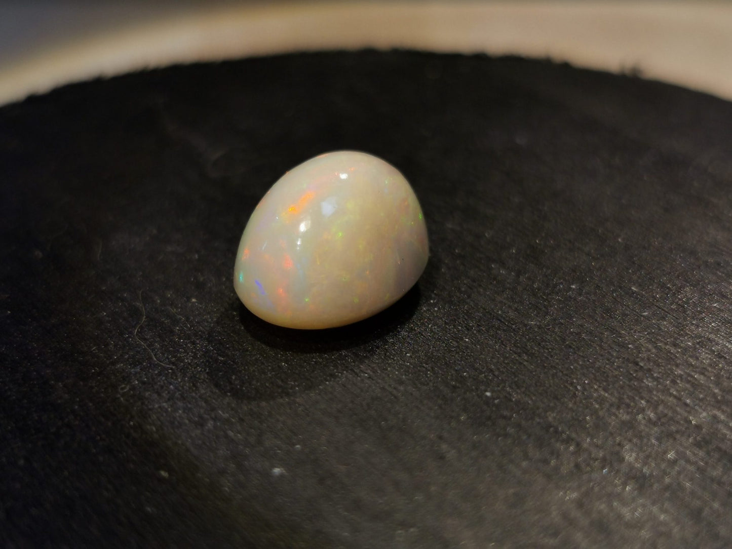 Opale taglio ovale cabochon 5,95 ct