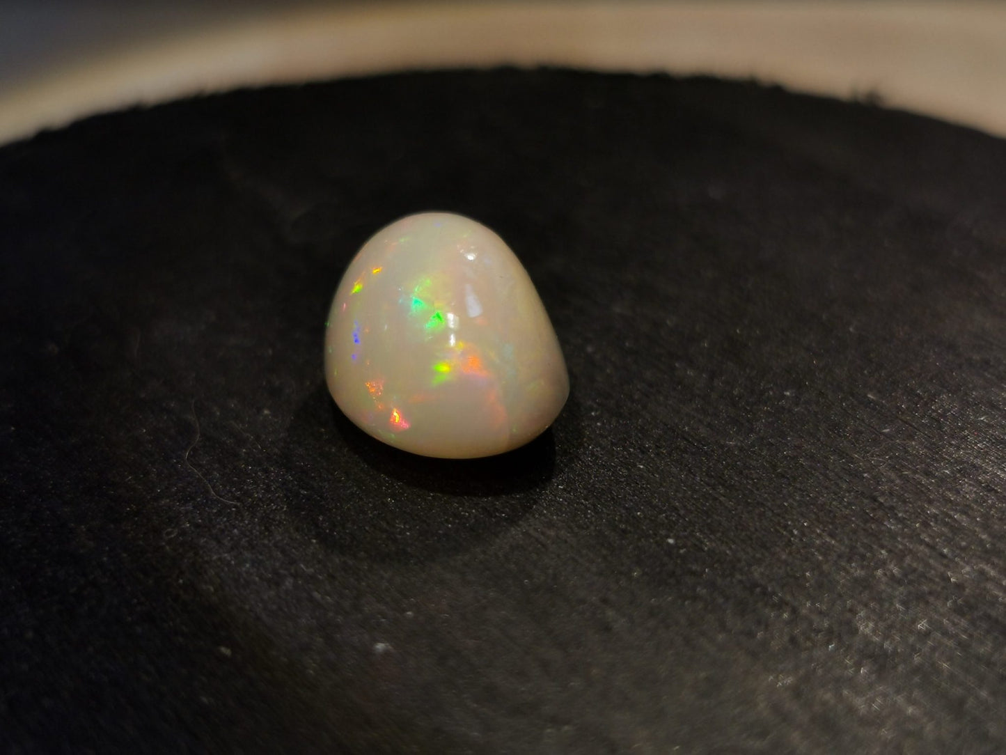 Opale taglio ovale cabochon 5,95 ct