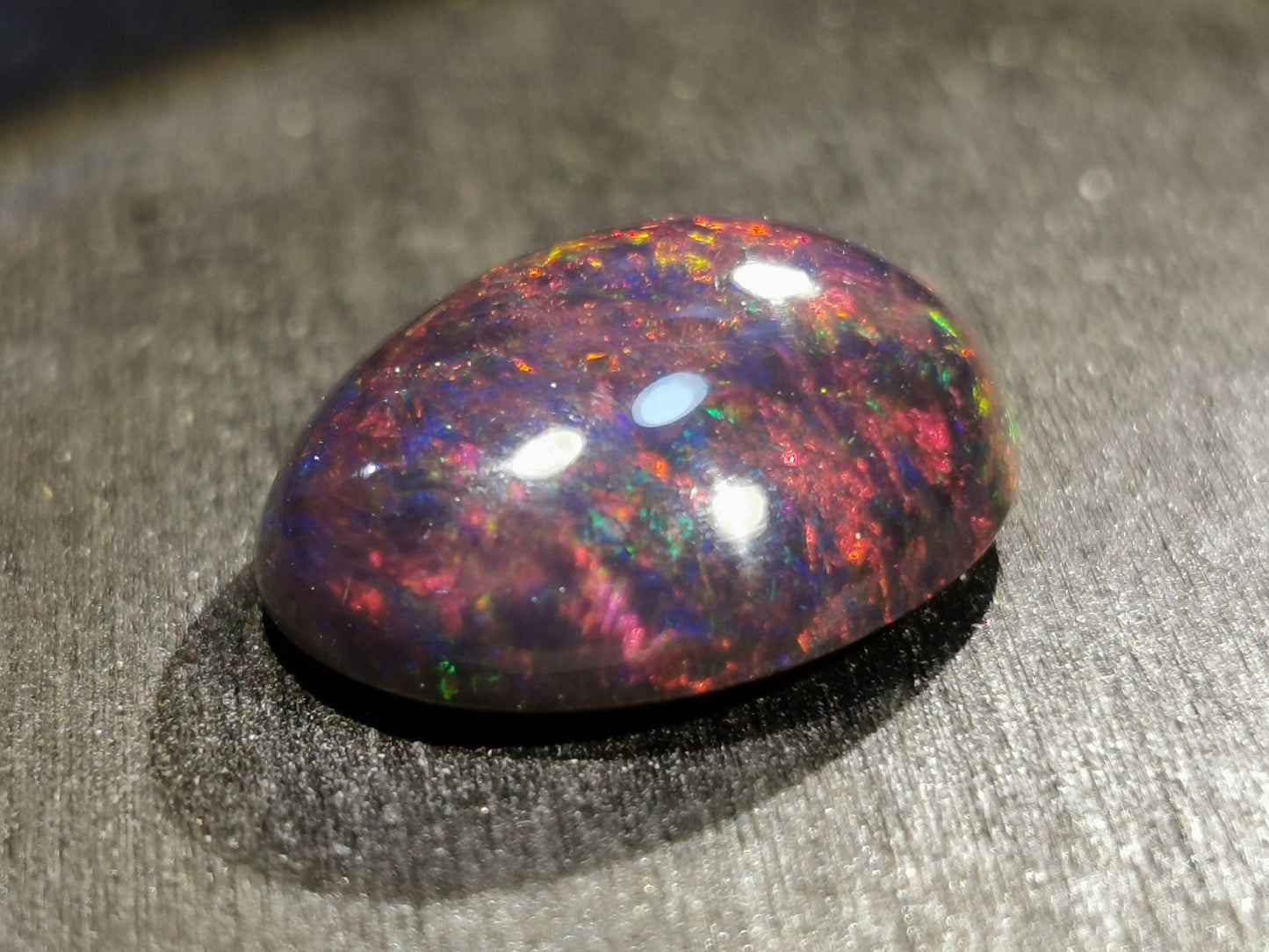 Opale Andamooka taglio ovale cabochon 8,66 ct