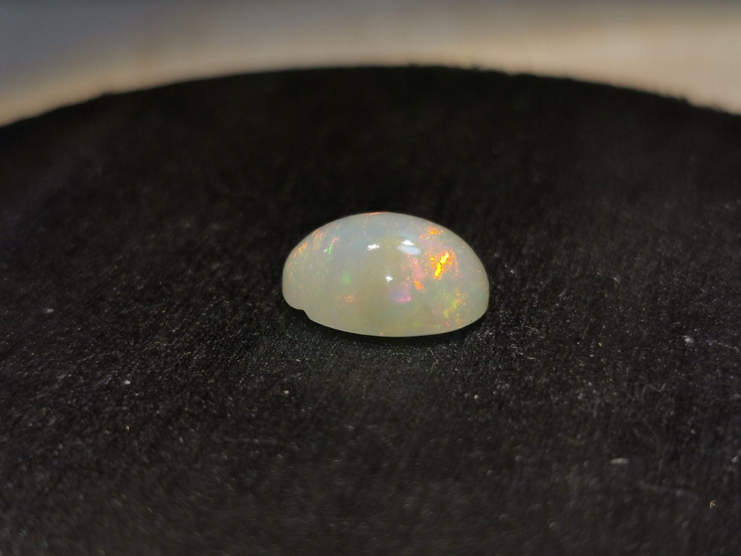 Opale taglio ovale cabochon 3,25 ct