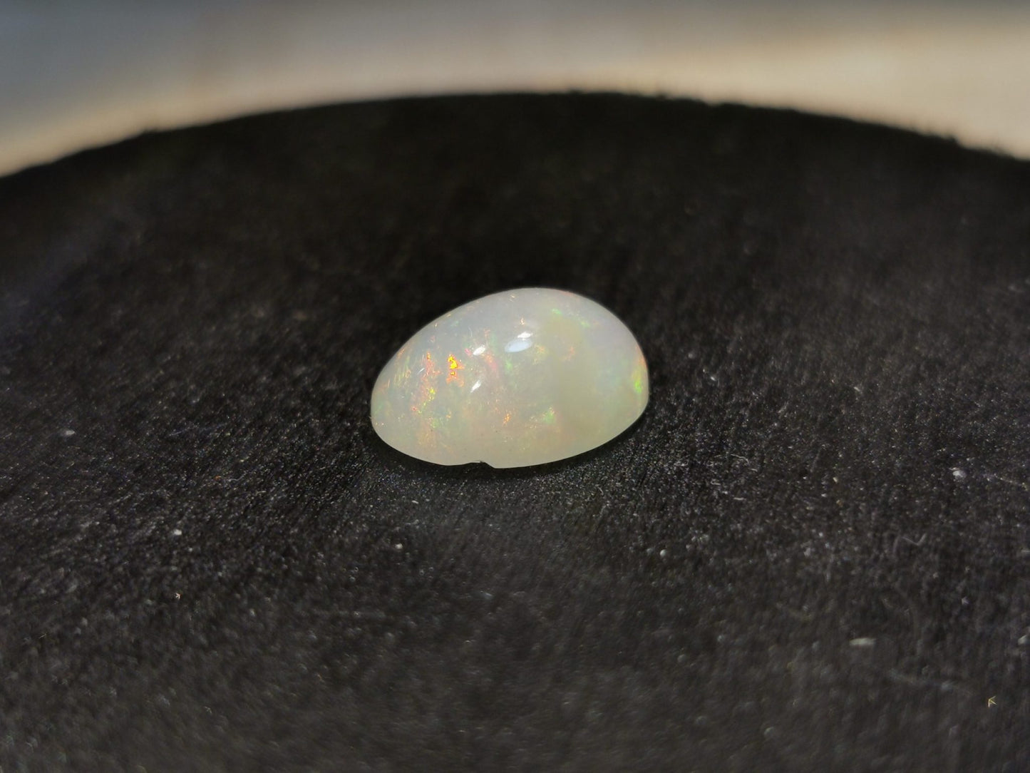 Opale taglio ovale cabochon 3,25 ct