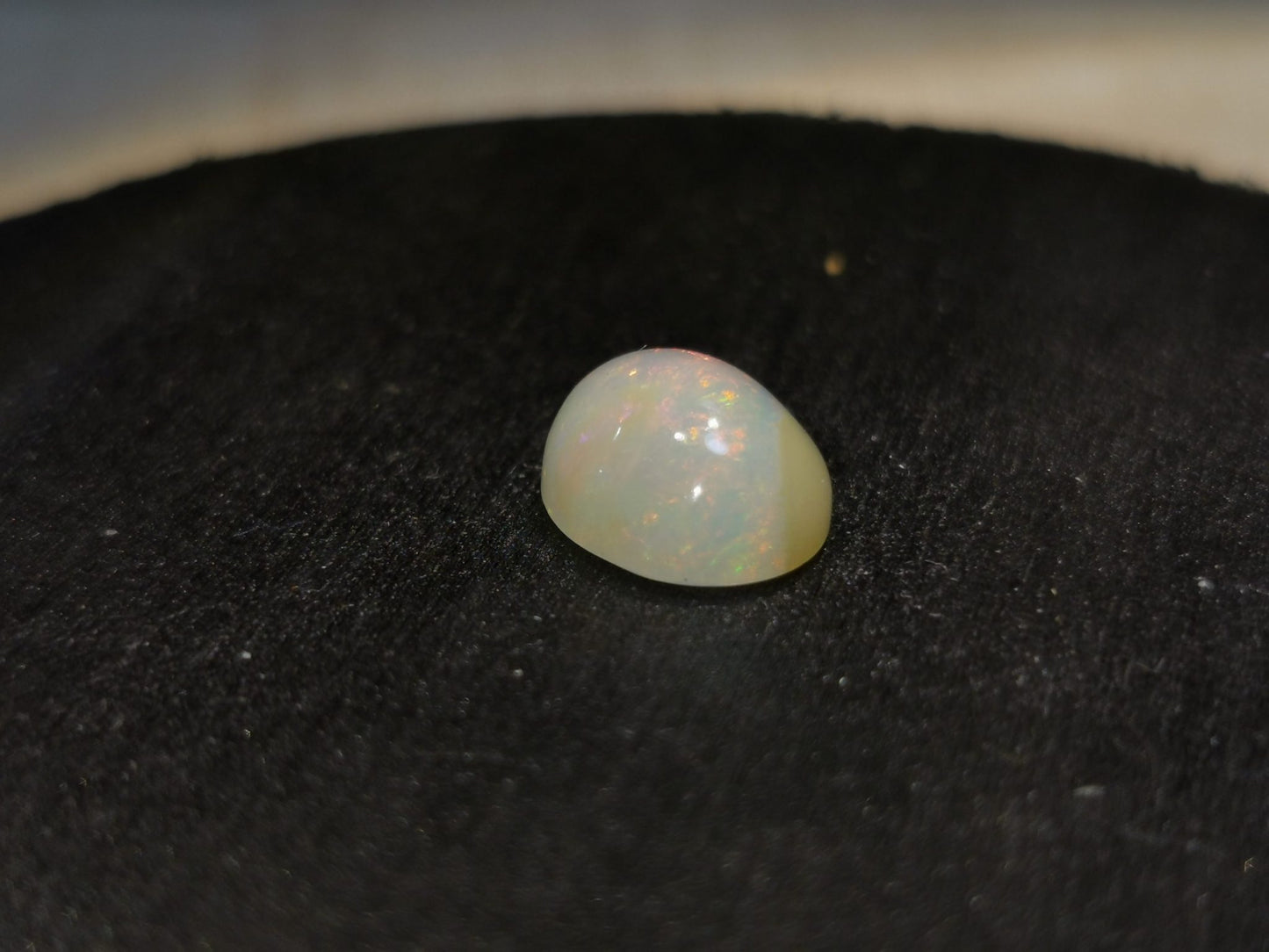 Opale taglio ovale cabochon 3,25 ct