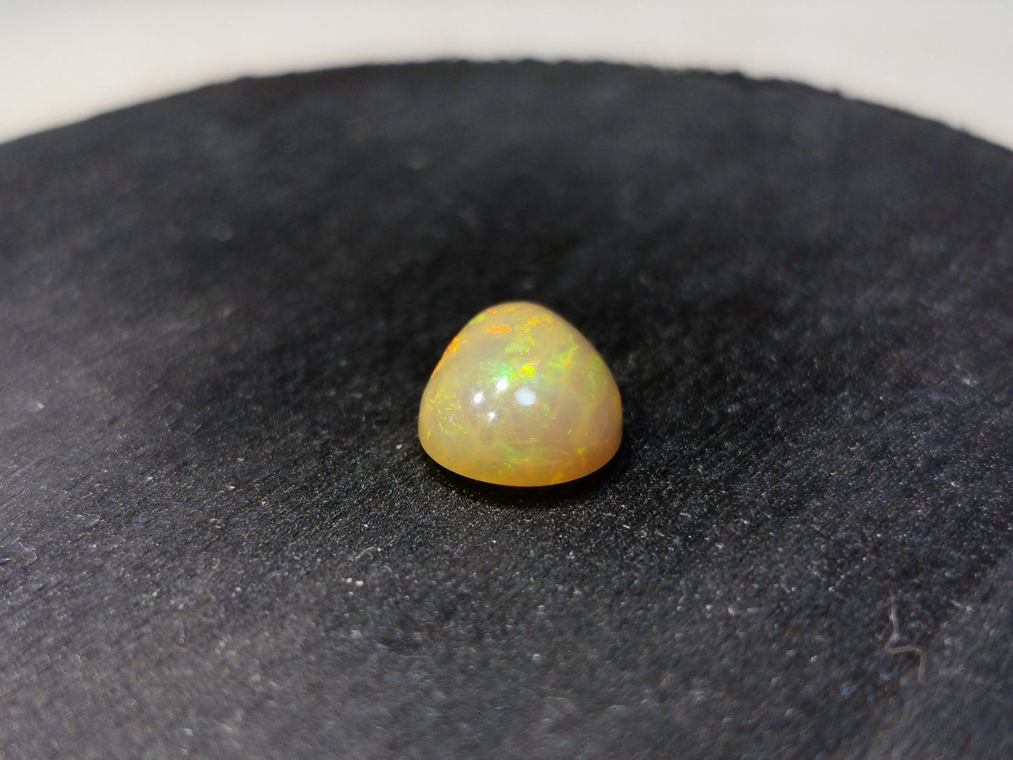 Opale taglio goccia cabochon 2,75 ct