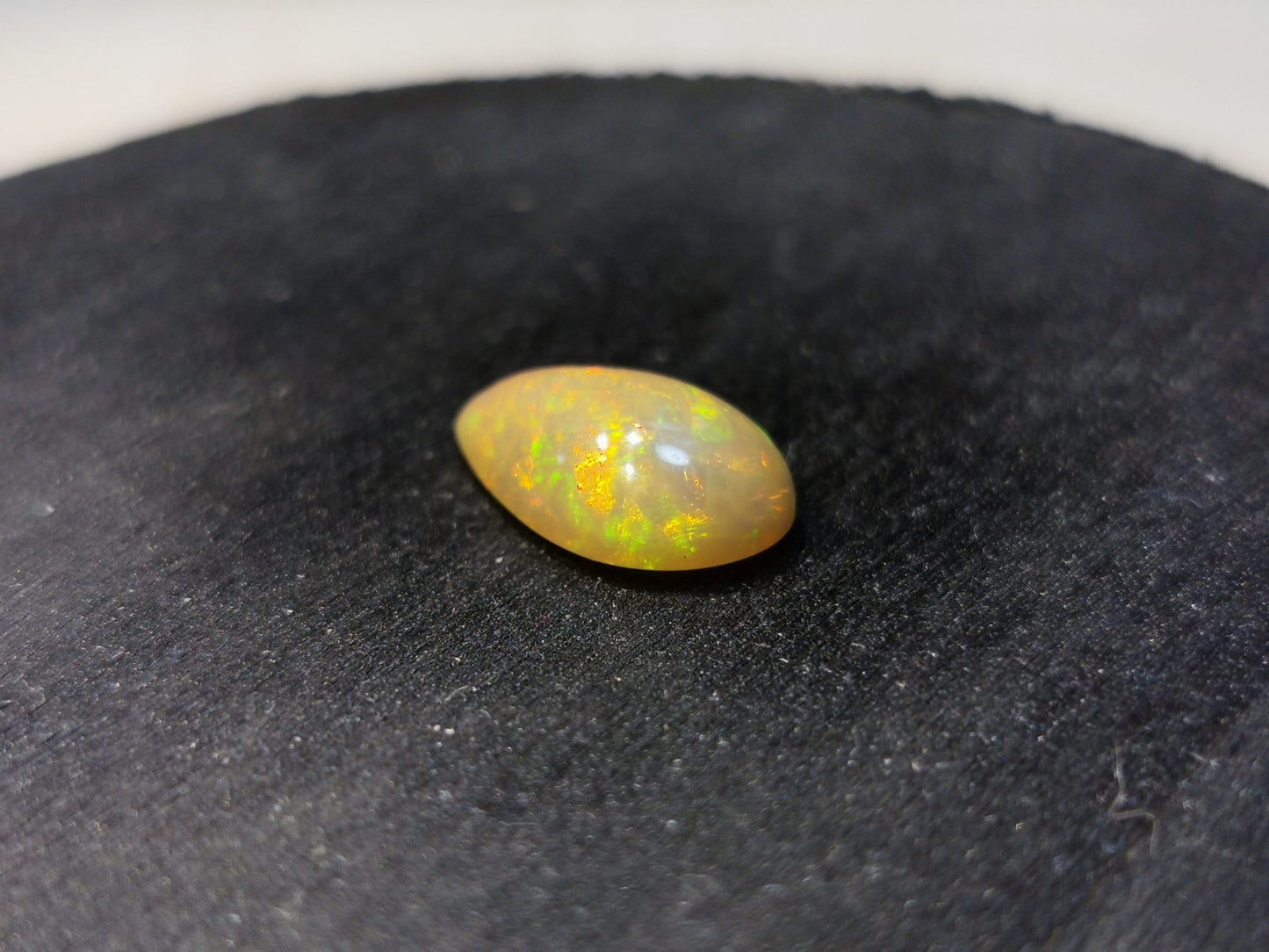 Opale taglio goccia cabochon 2,75 ct