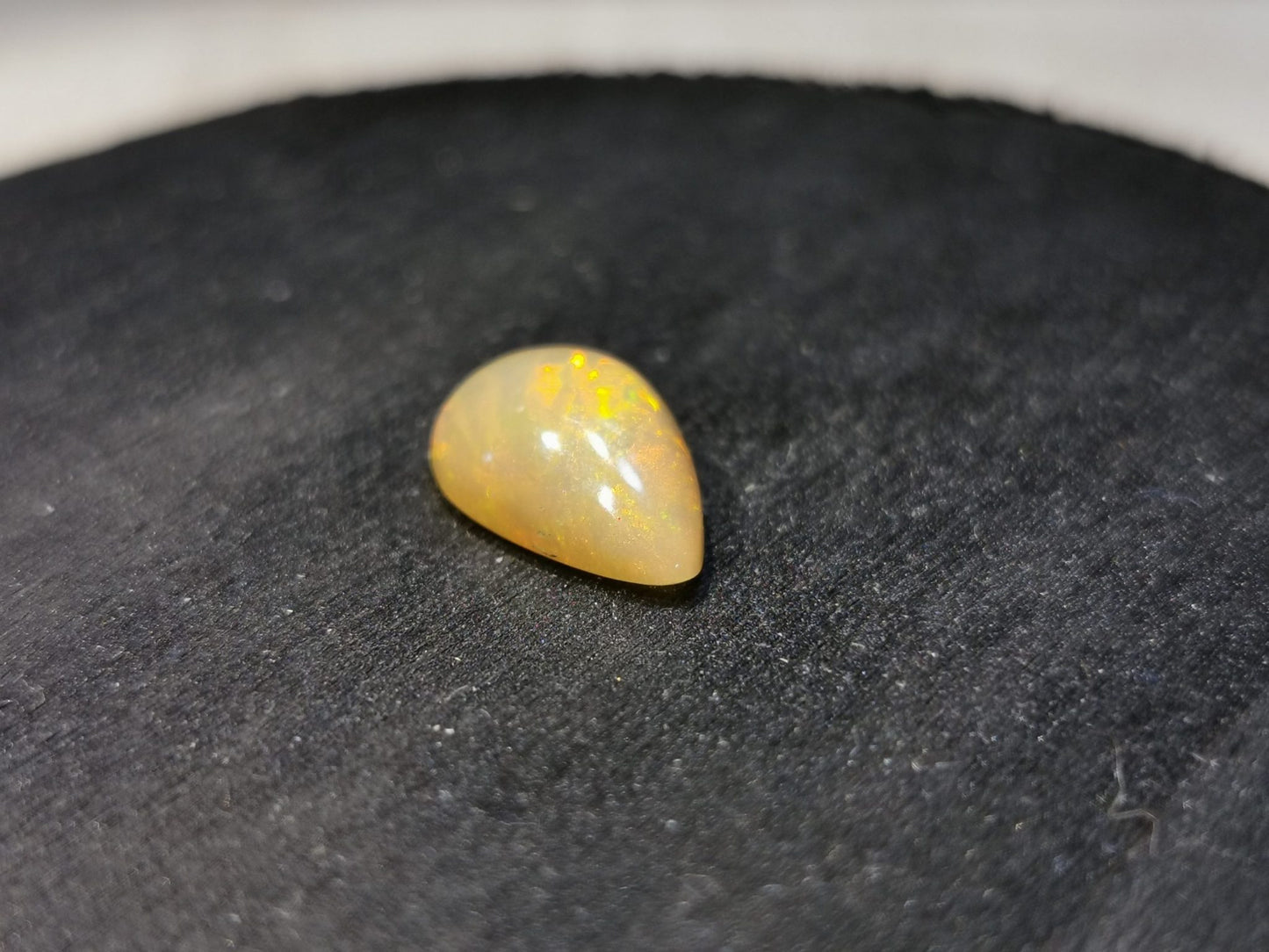 Opale taglio goccia cabochon 2,75 ct