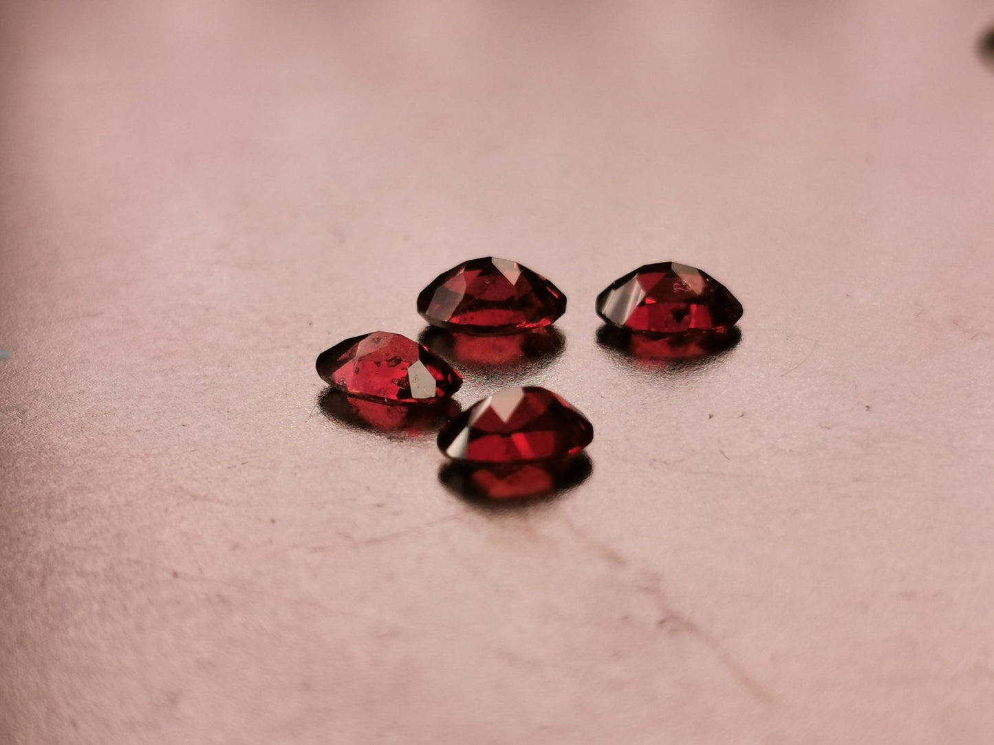 Lotto di 4 Granati Piropo-Almandino taglio ovale 0,56 ct ciascuno