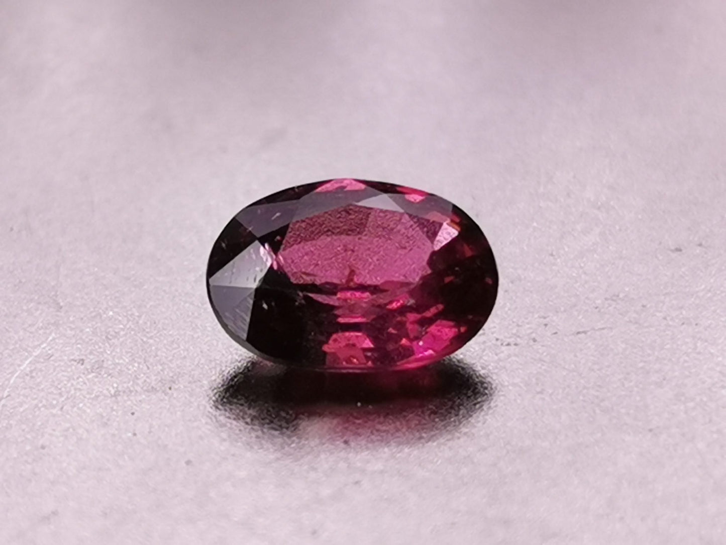 Granato Rodolite taglio ovale 1,85 ct