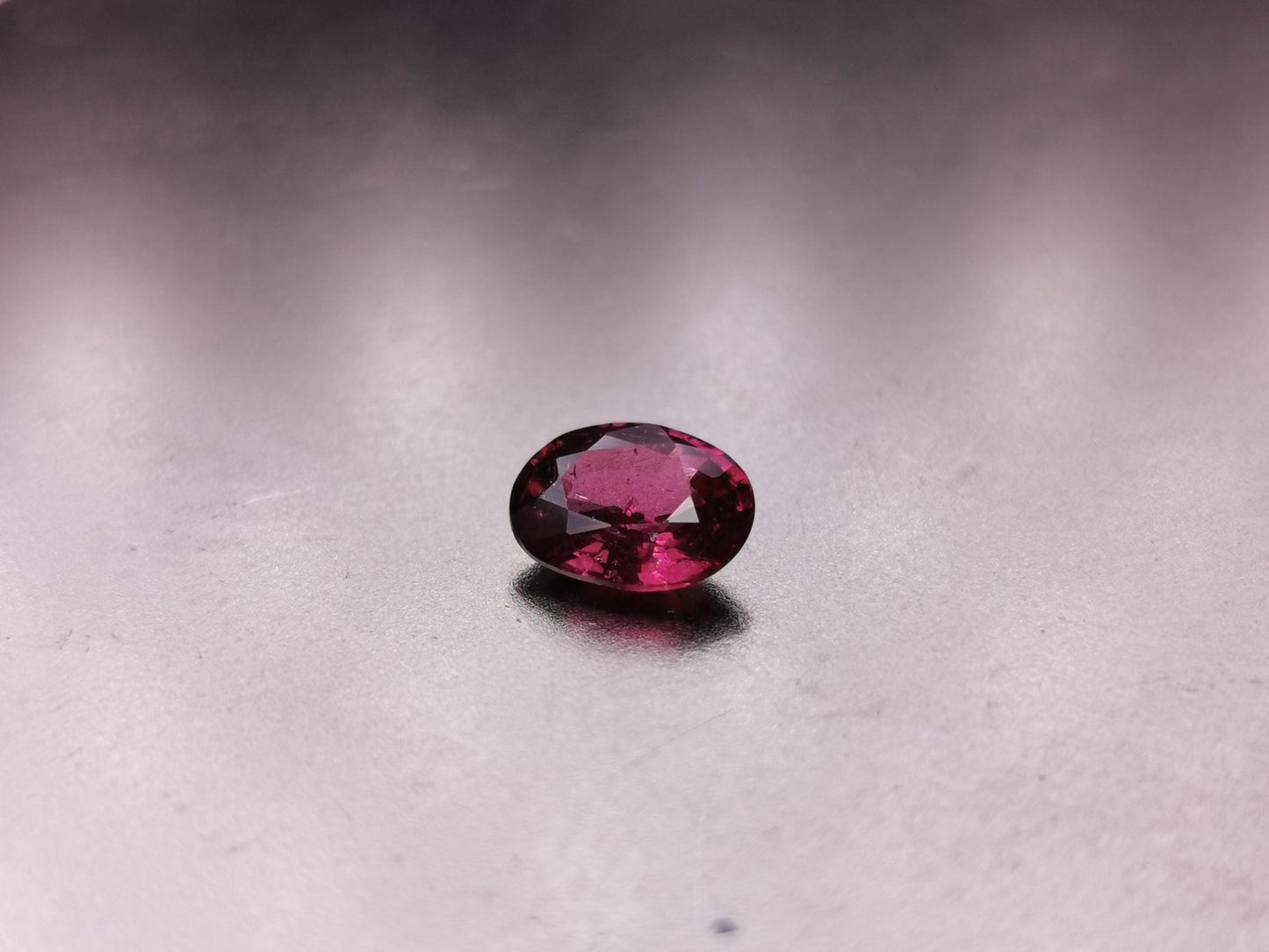 Granato Rodolite taglio ovale 1,85 ct