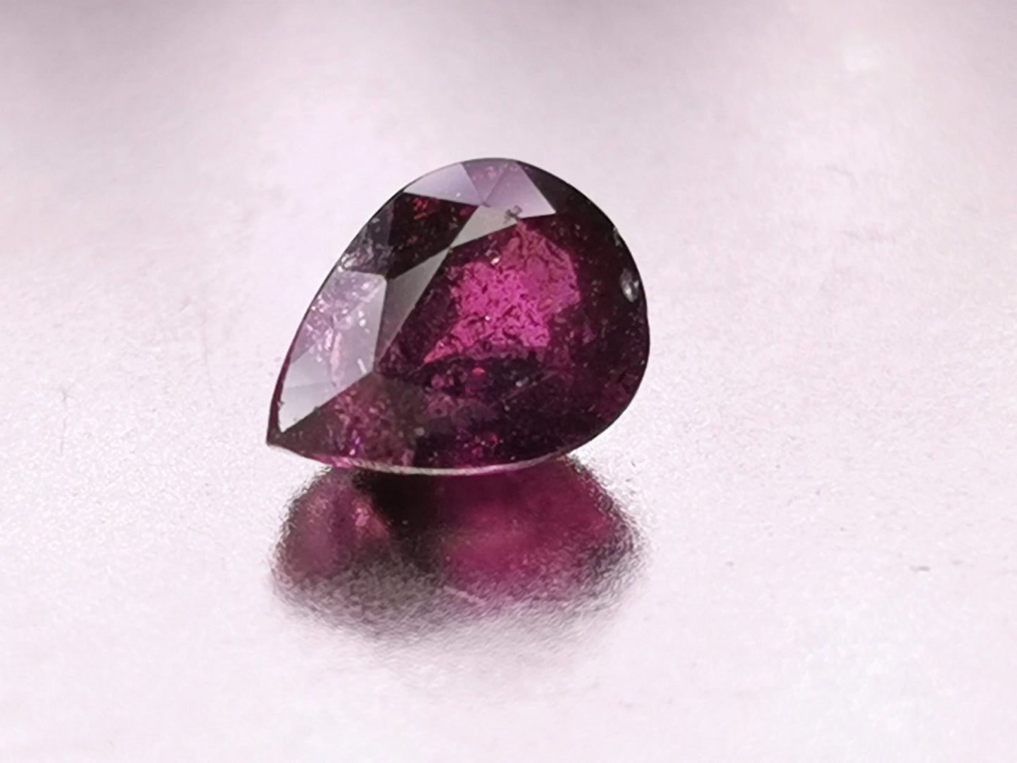 Granato Rodolite taglio goccia 2,66 ct
