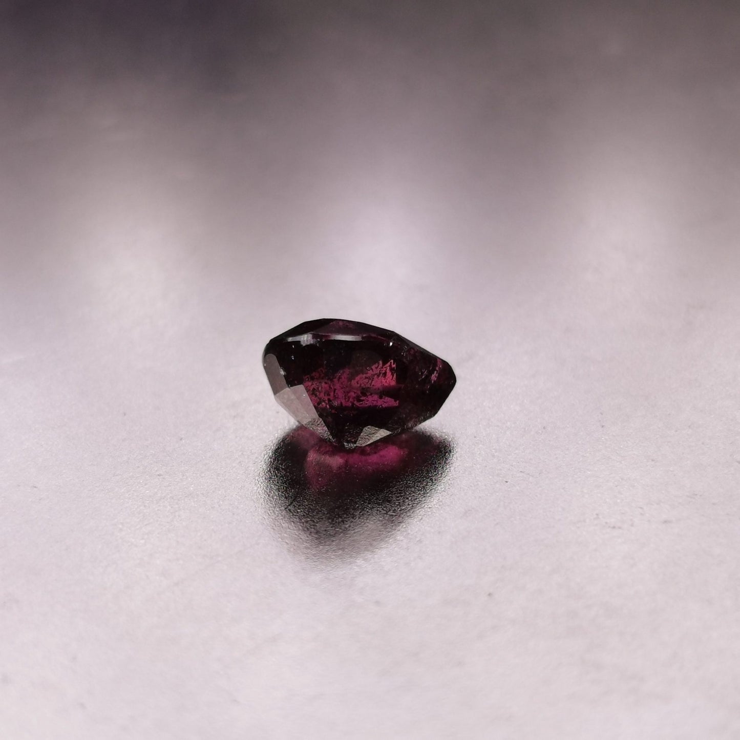 Granato Rodolite taglio goccia 2,66 ct
