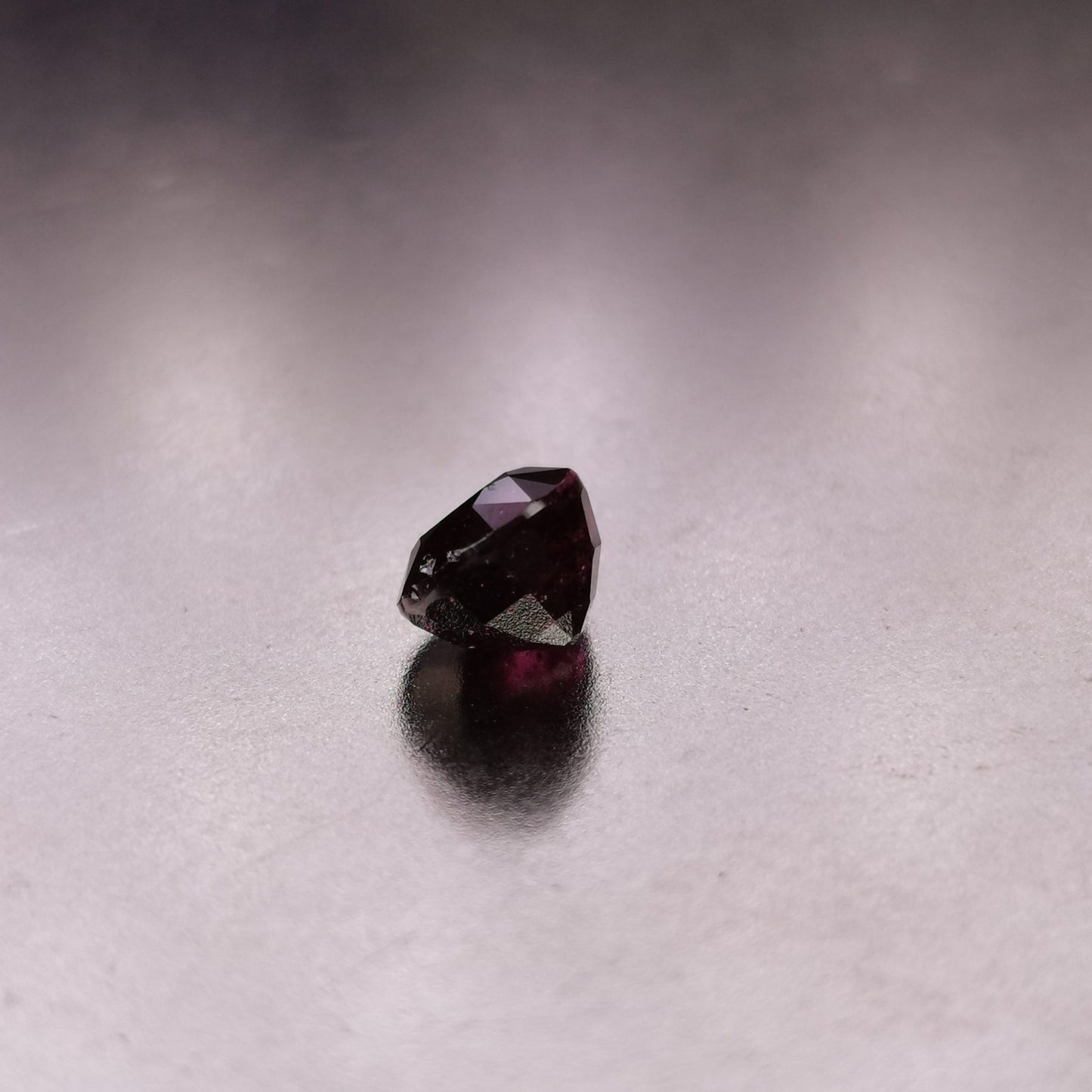 Granato Rodolite taglio goccia 2,66 ct