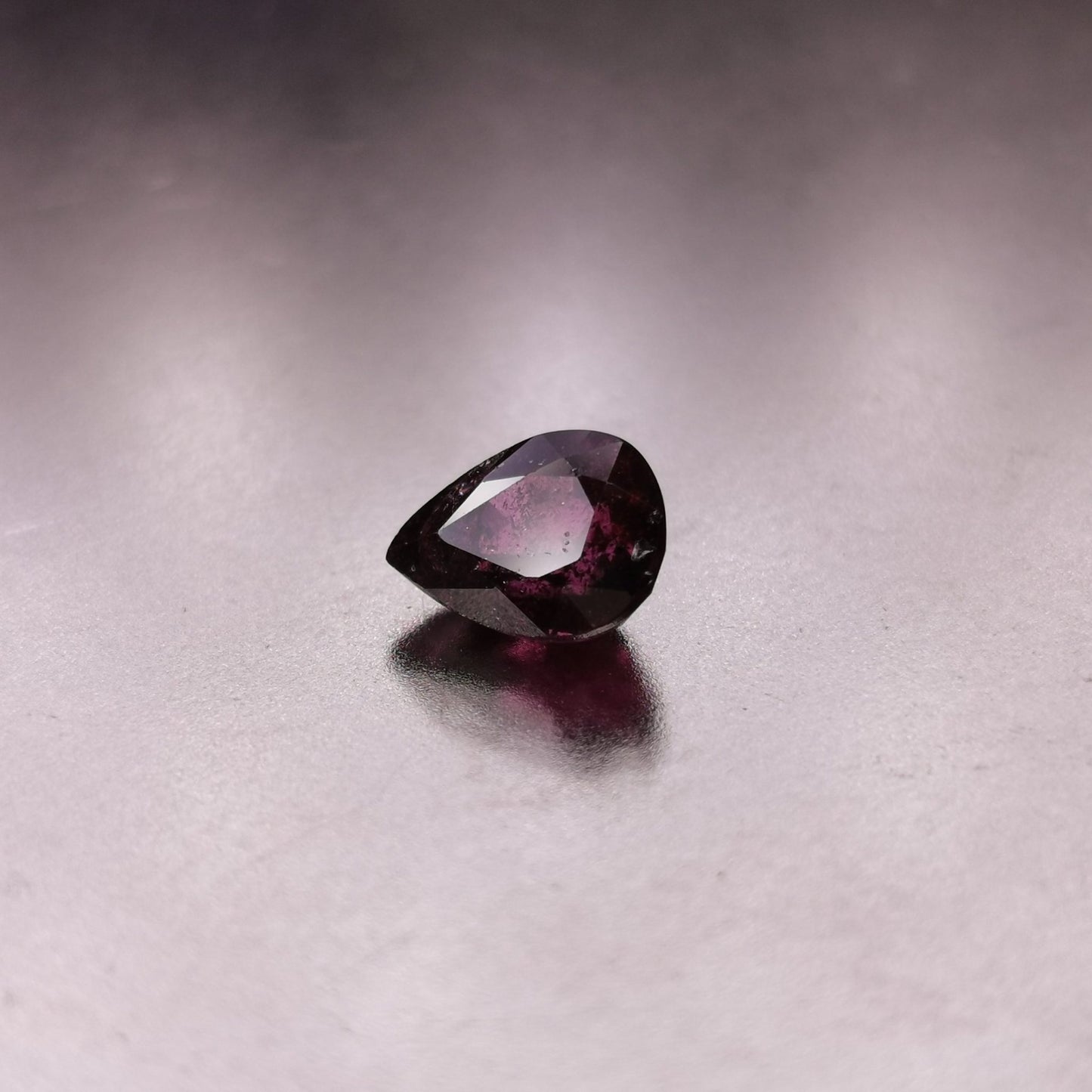 Granato Rodolite taglio goccia 2,66 ct