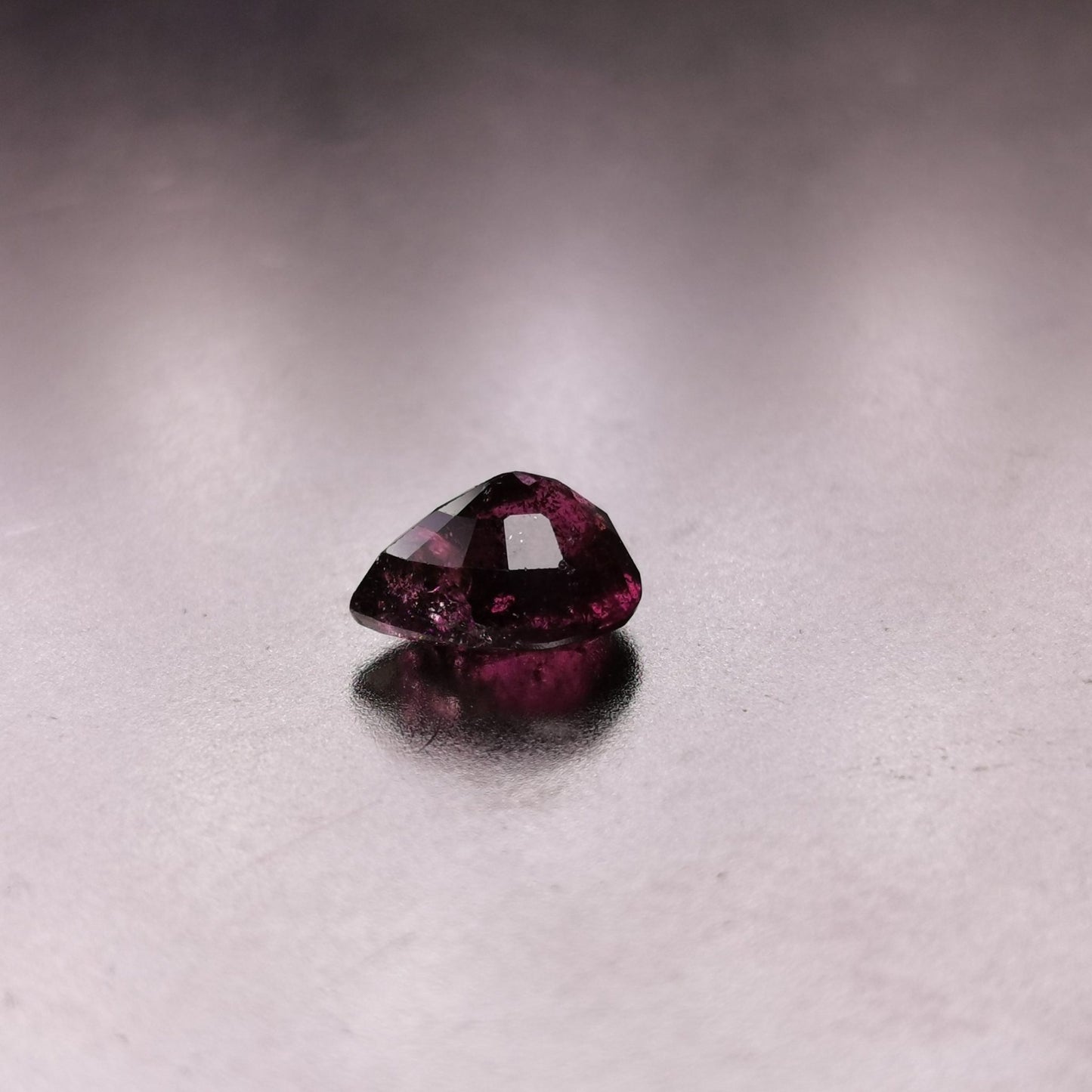 Granato Rodolite taglio goccia 2,66 ct