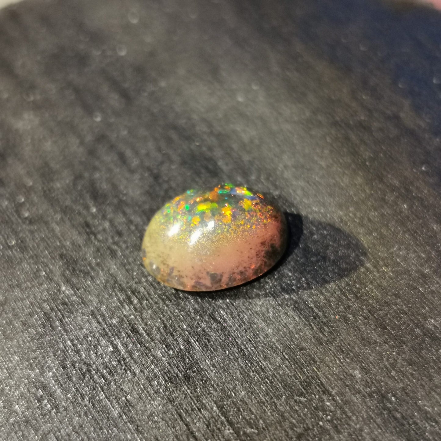 Opale taglio ovale cabochon 2,80 ct