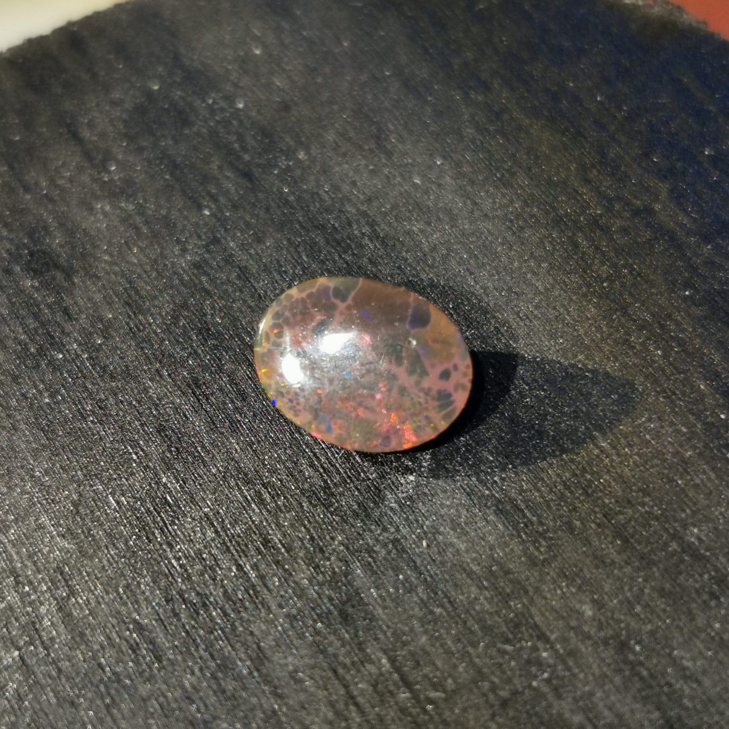 Opale taglio ovale cabochon 2,80 ct
