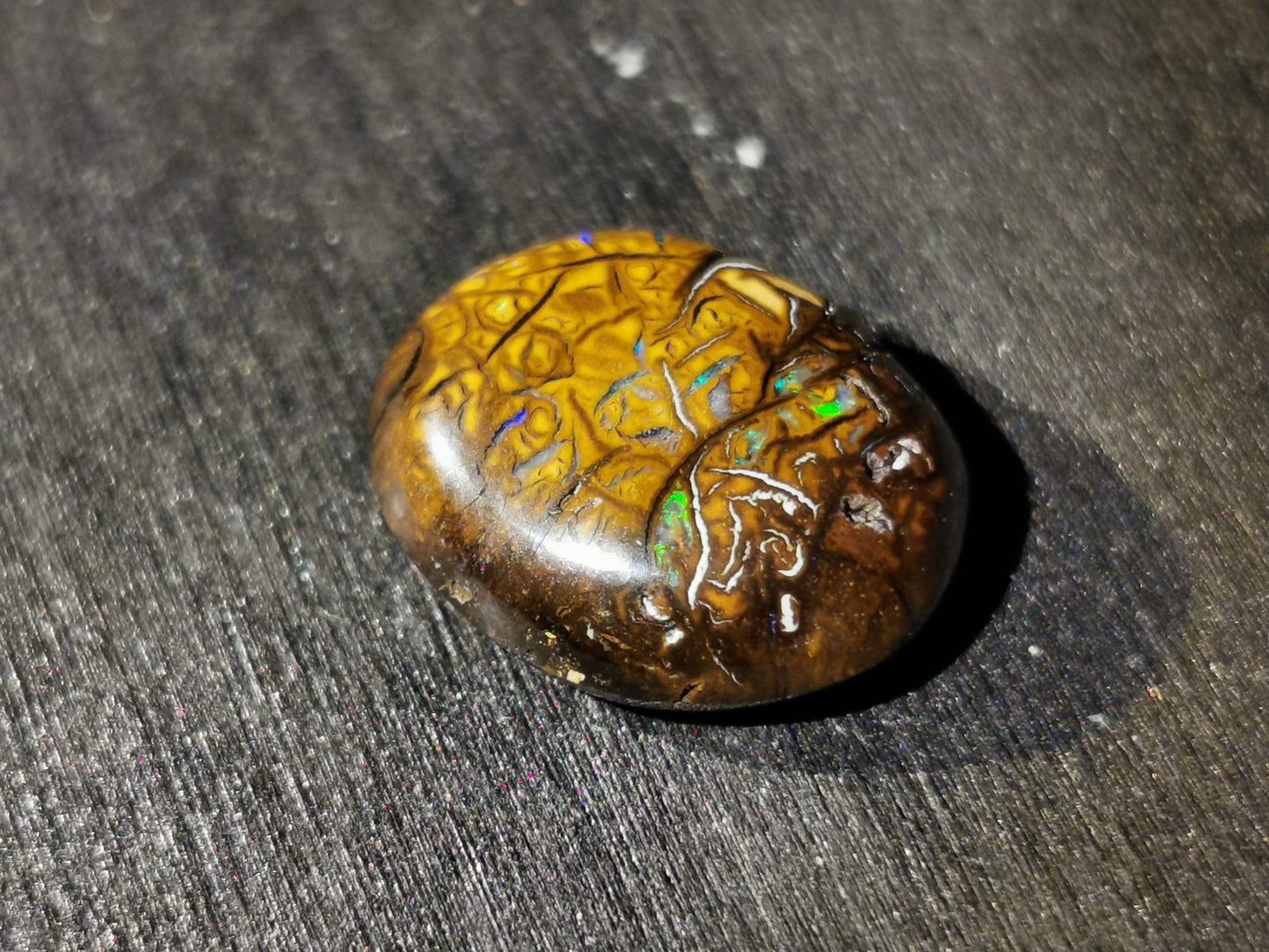 Opale matrice taglio ovale cabochon 6,80 ct