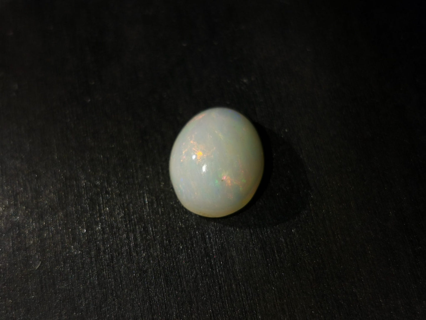Opale taglio ovale cabochon 3,65 ct