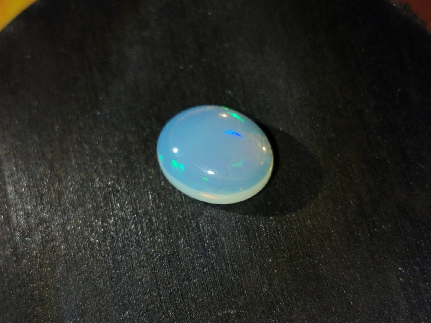 Opale taglio ovale cabochon 6,65 ct
