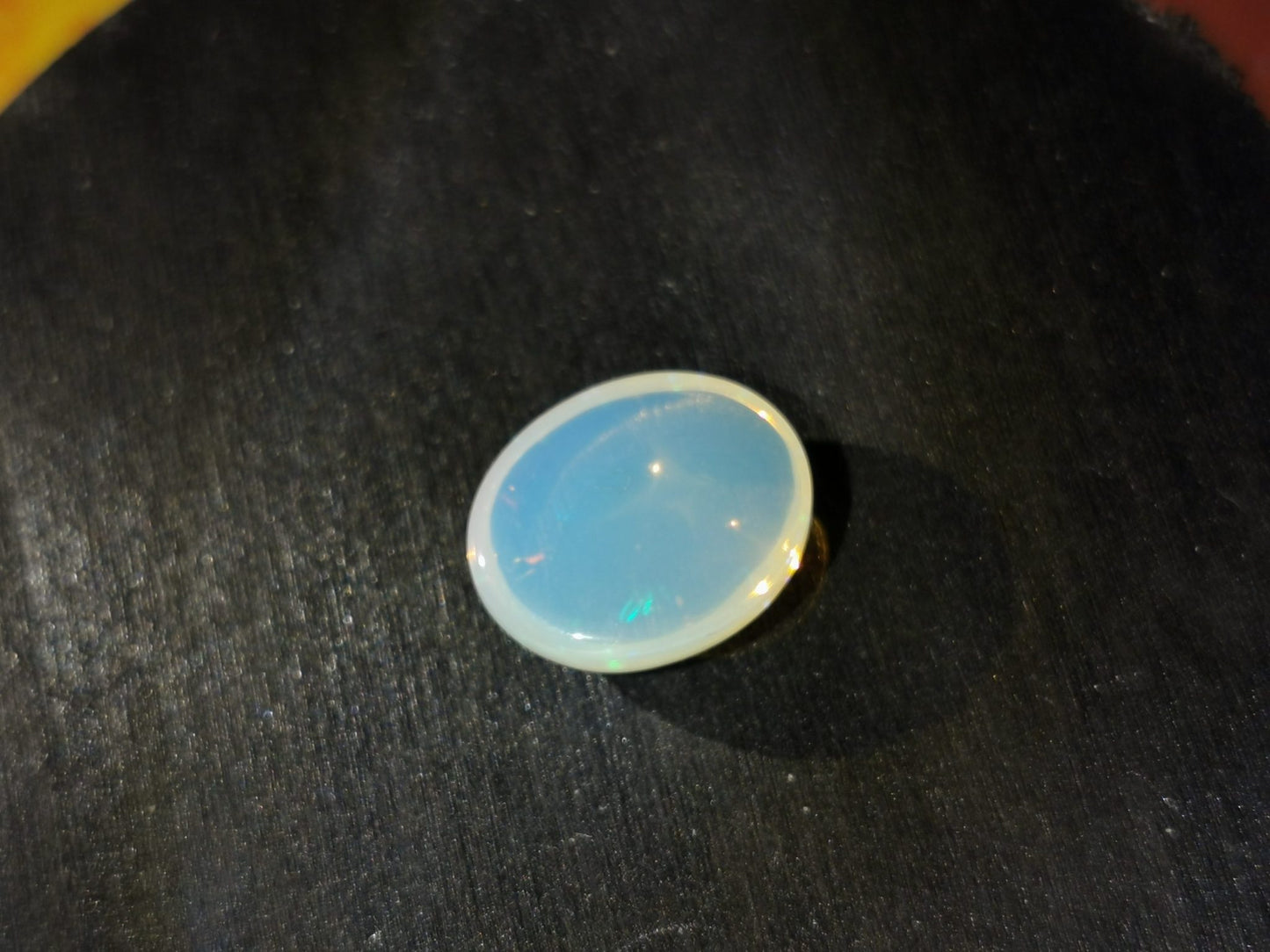 Opale taglio ovale cabochon 6,65 ct