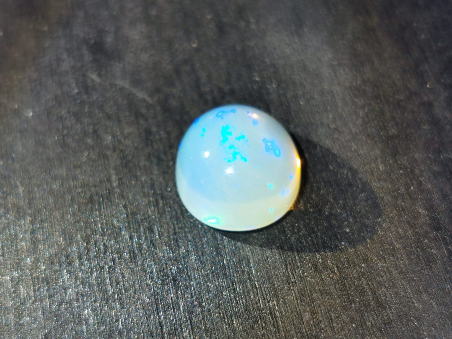 Opale taglio ovale cabochon 6,19 ct