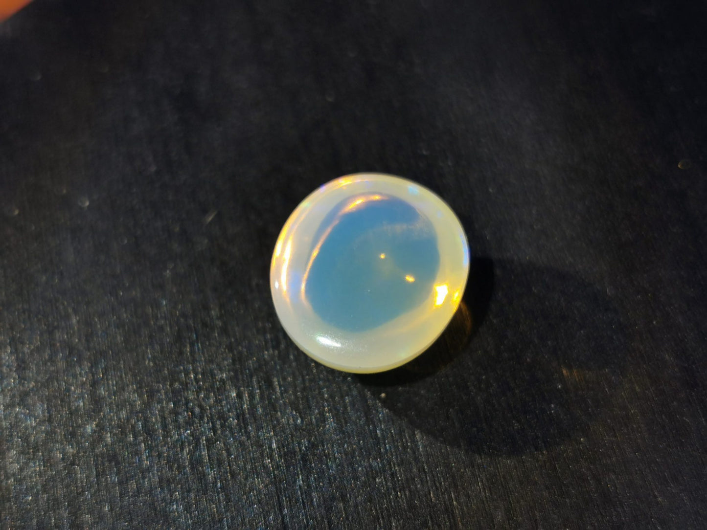 Opale taglio ovale cabochon 6,19 ct
